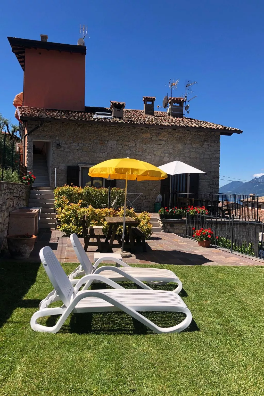 Wohnung nr. 2 im Casa Mary mit Balkon und Seeblick