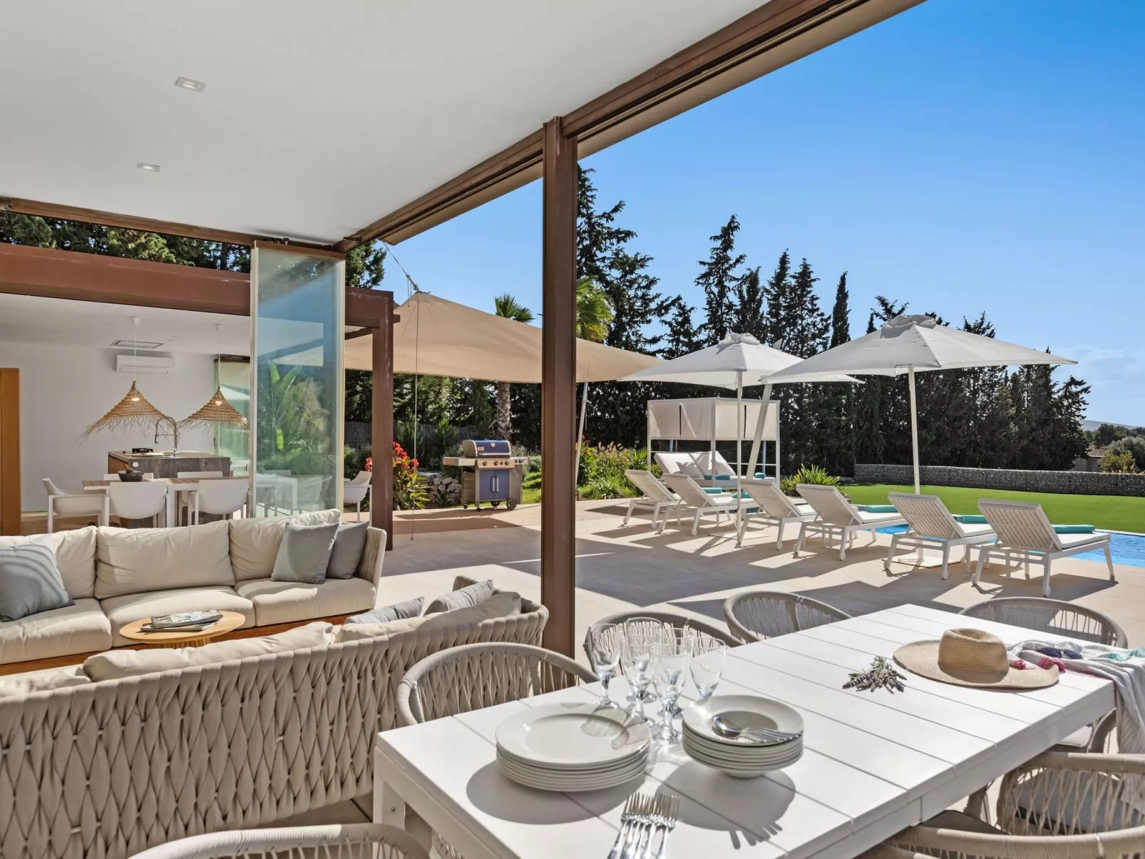 Luxuriöse Villa mit beheiztem Pool für 8 Personen