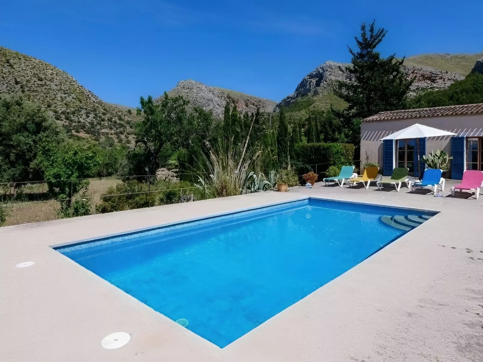 Finca in Traumlage mit Pool und Meerblick