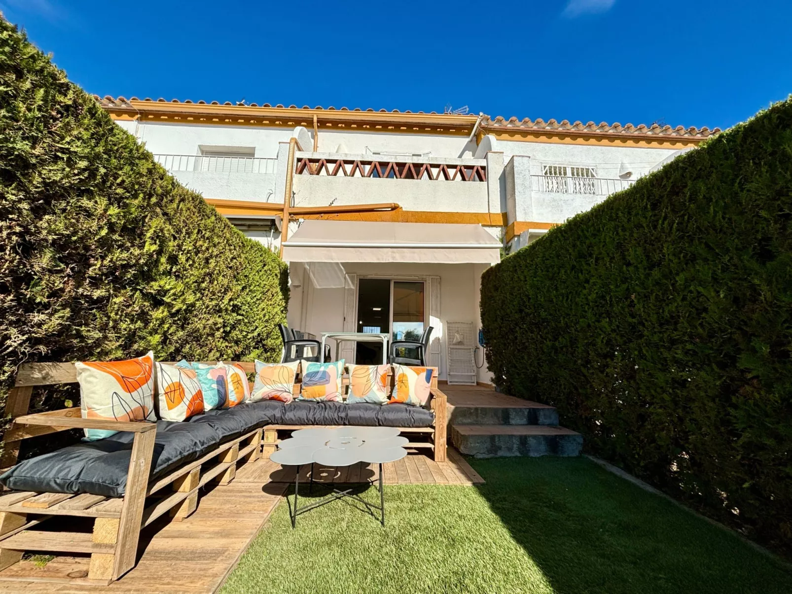 Casa Fluvià mit Gemeinschaftspool