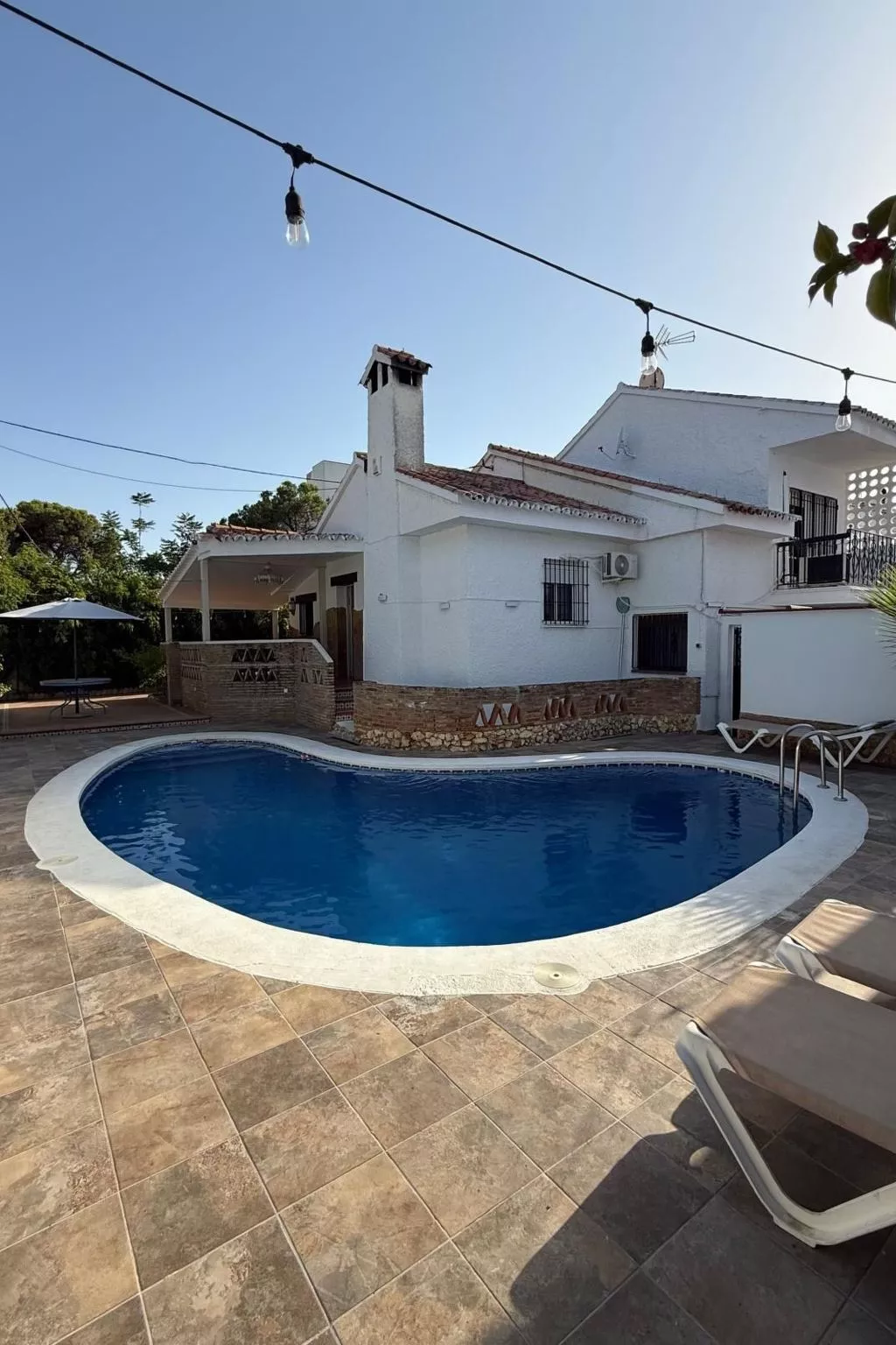 Haus mit Schwimmbad in Strandnähe