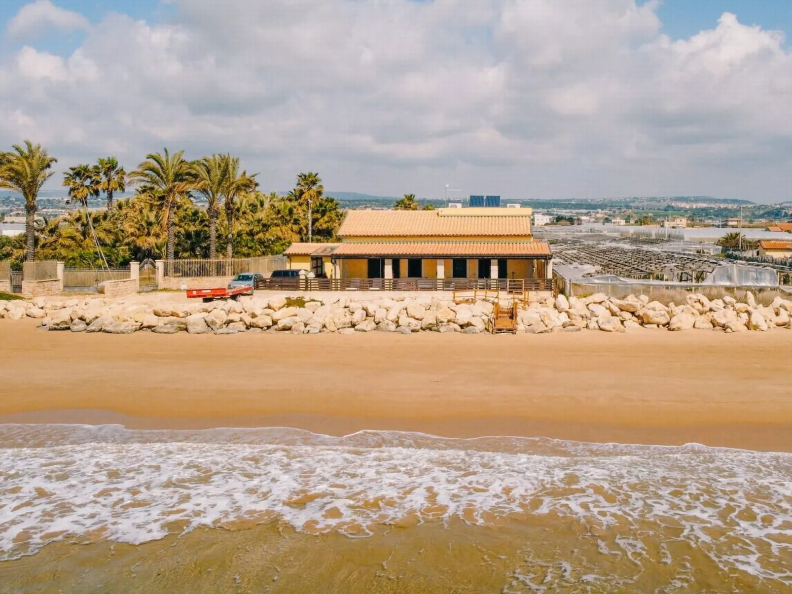 Komfortable und moderne Villa am Strand