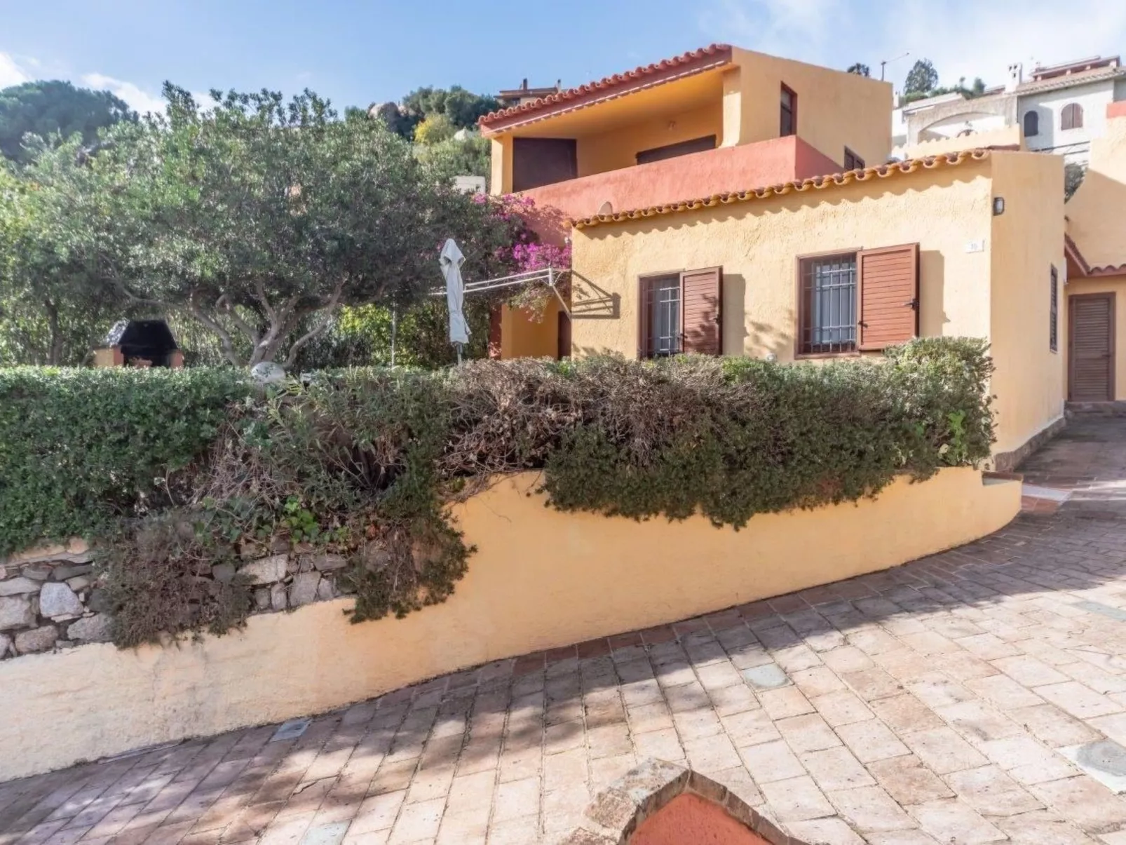 Wohnung in Villa am Meer und mit Meerblick