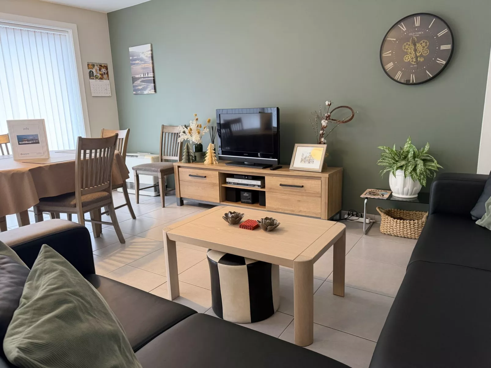 Westhinder with balcony-Dedans