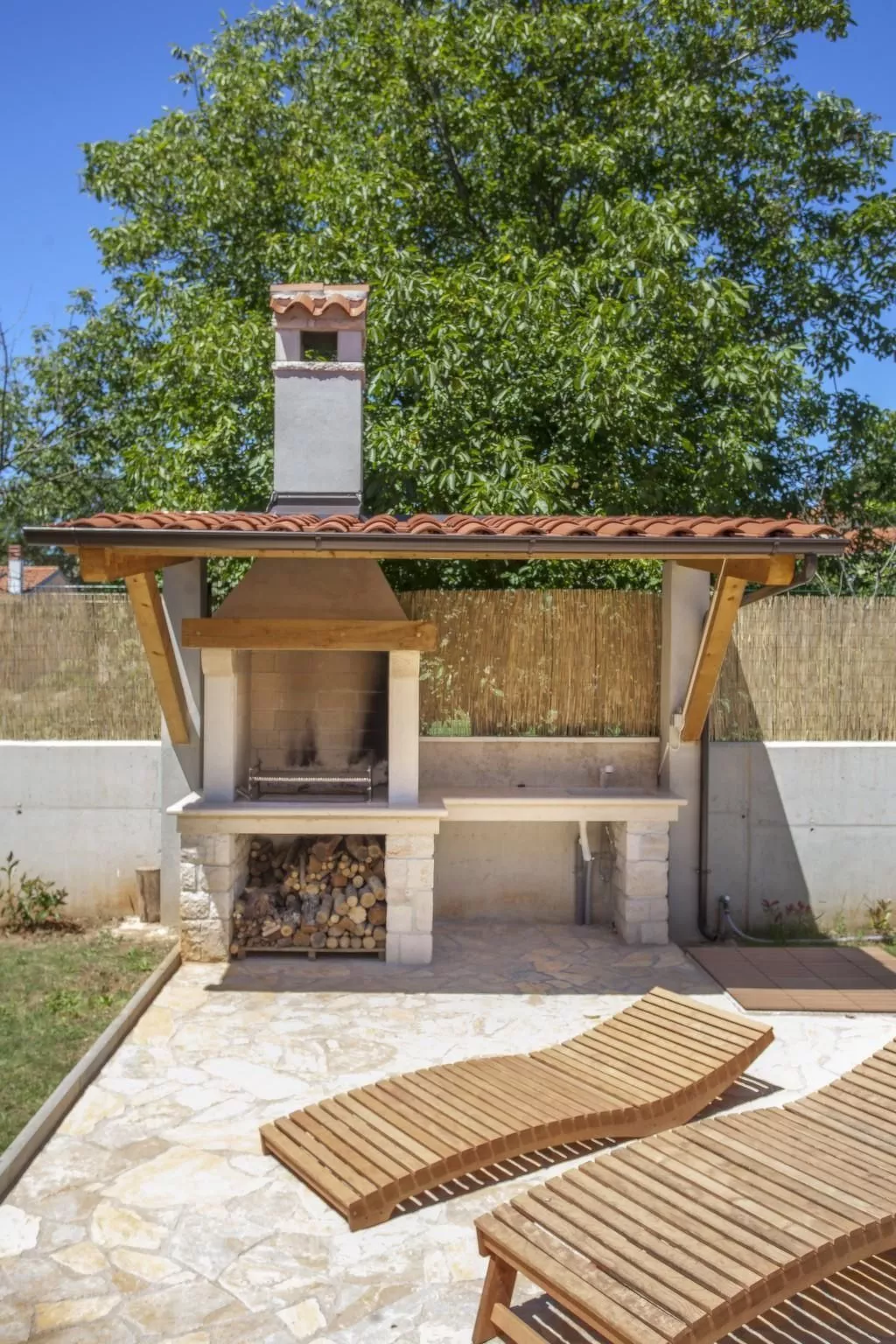 In Vintijan mit Großem Whirlpool-Outside