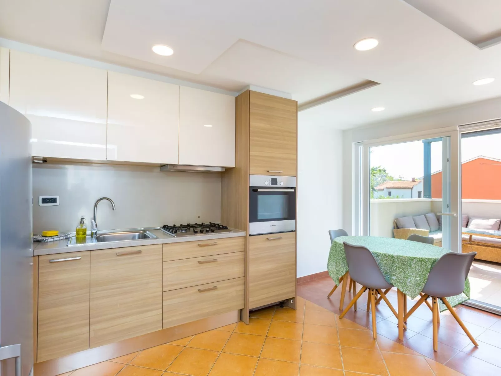 "Luis" mit Privatparkplatz