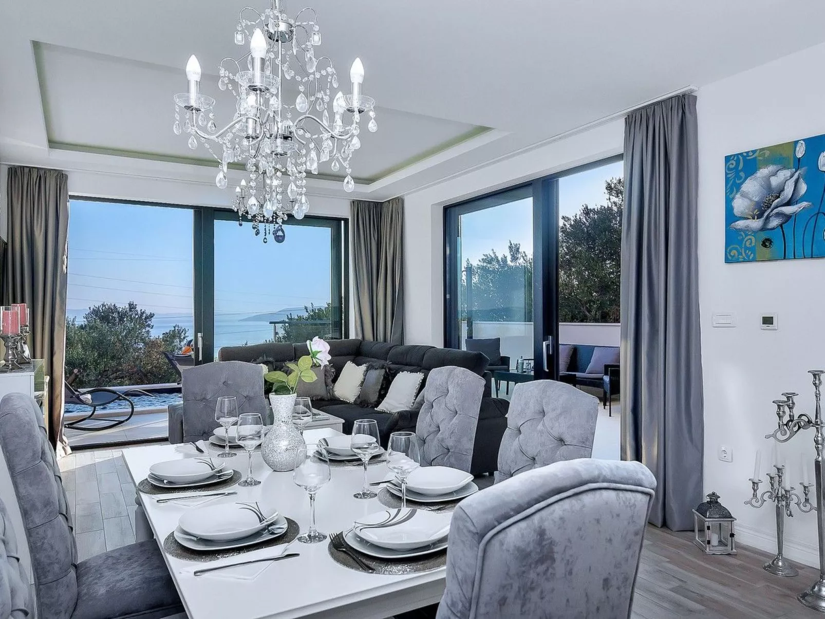 In Makarska mit Schöner Terrasse-Outside