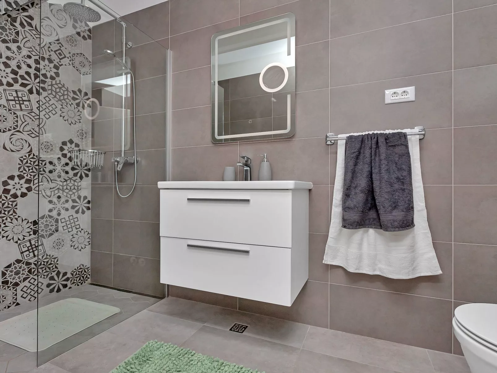 Villa mit beheiztem Pool und fünf Schlafzimmer-Dedans