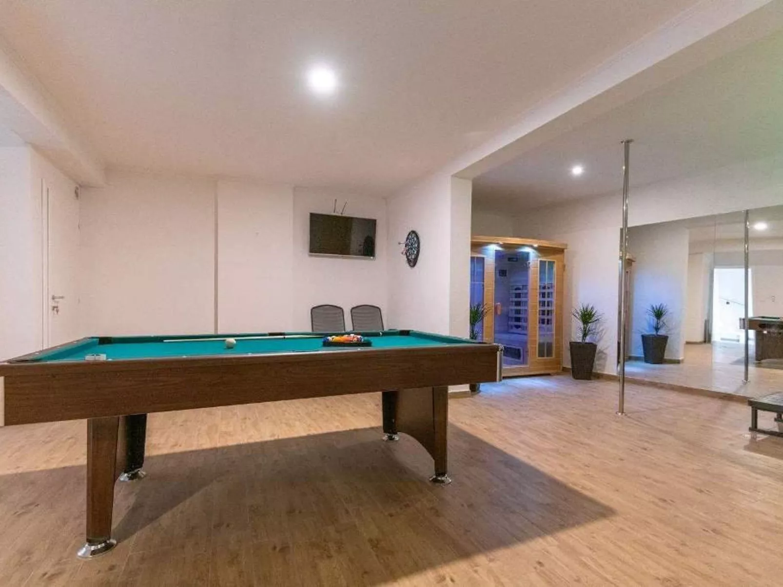 "Paola" mit eigenem Pool-Inside