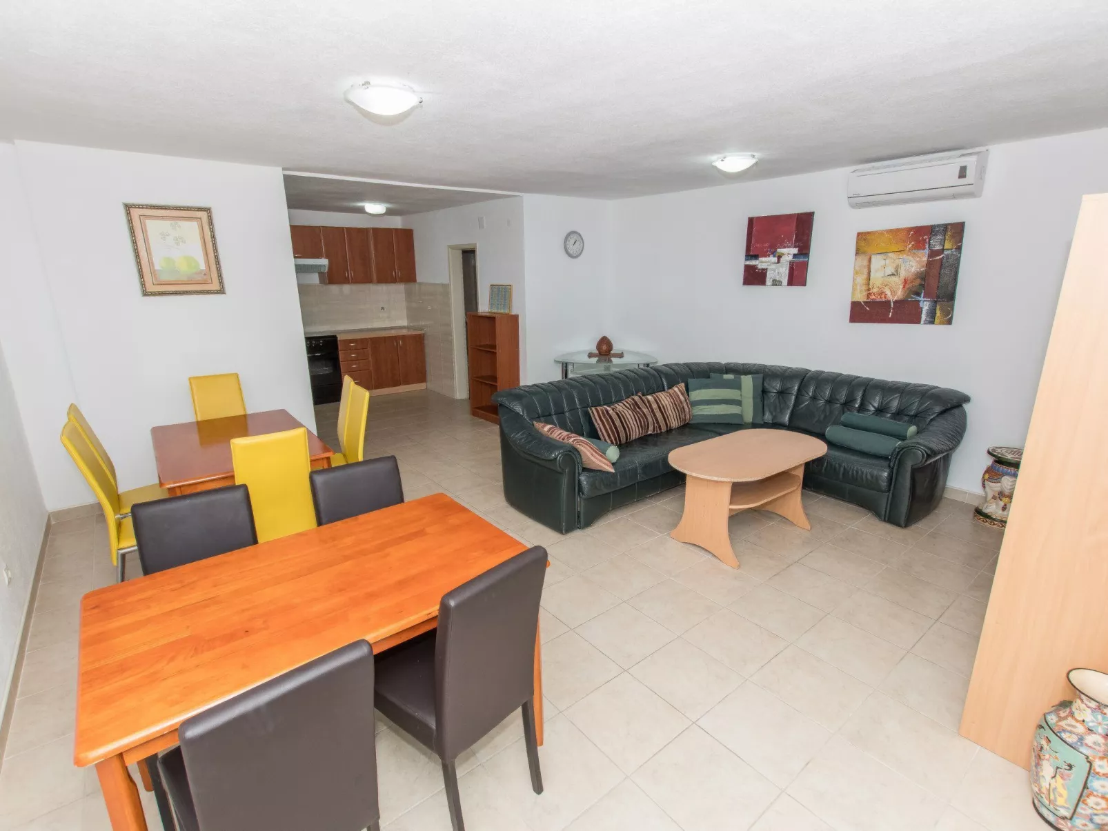 Ozzi mit privatem Pool-Inside