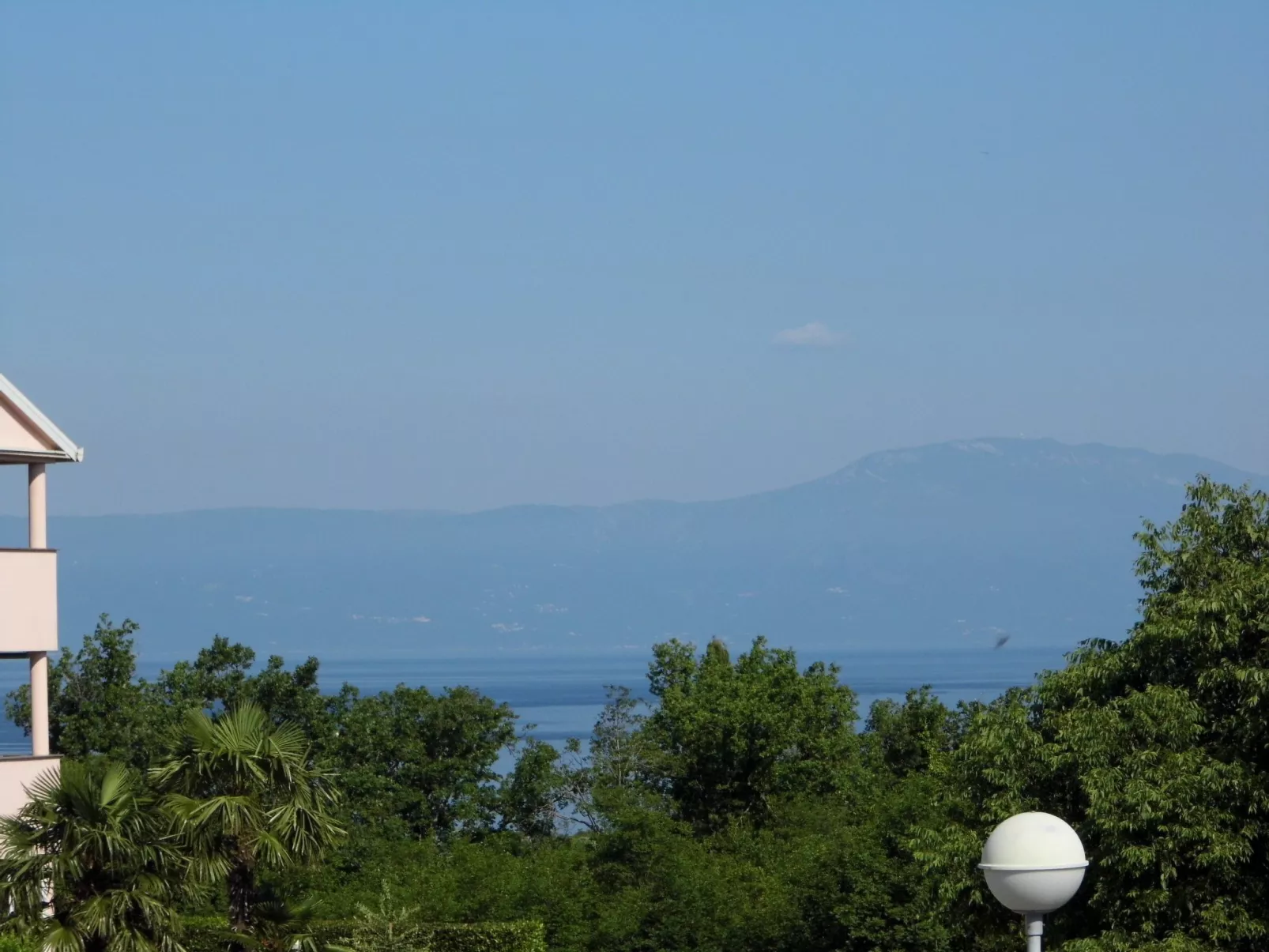 Modernes Apartment mit teilweisem Meerblick