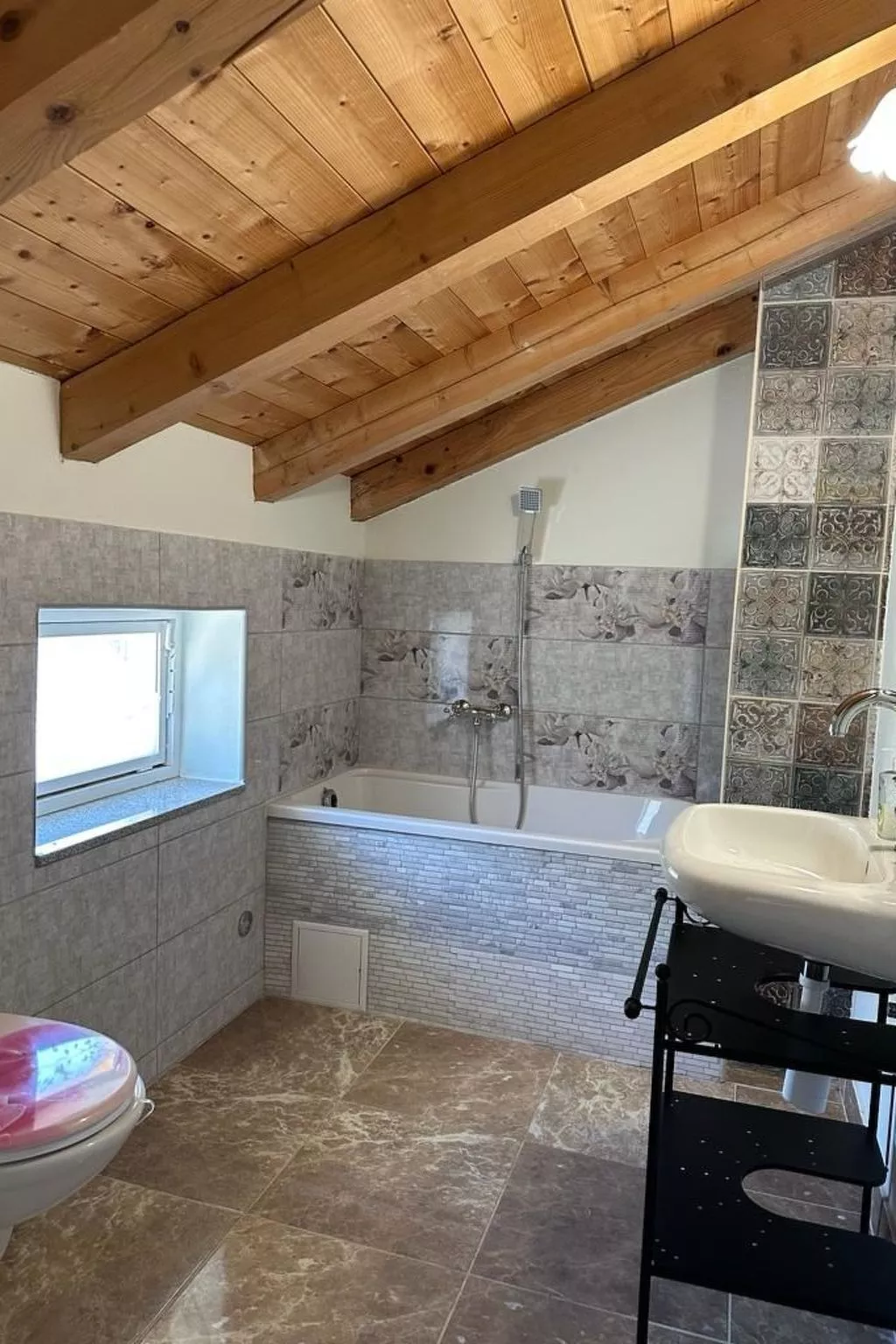 Großes Ferienhaus mit eigenem Pool und Terrasse