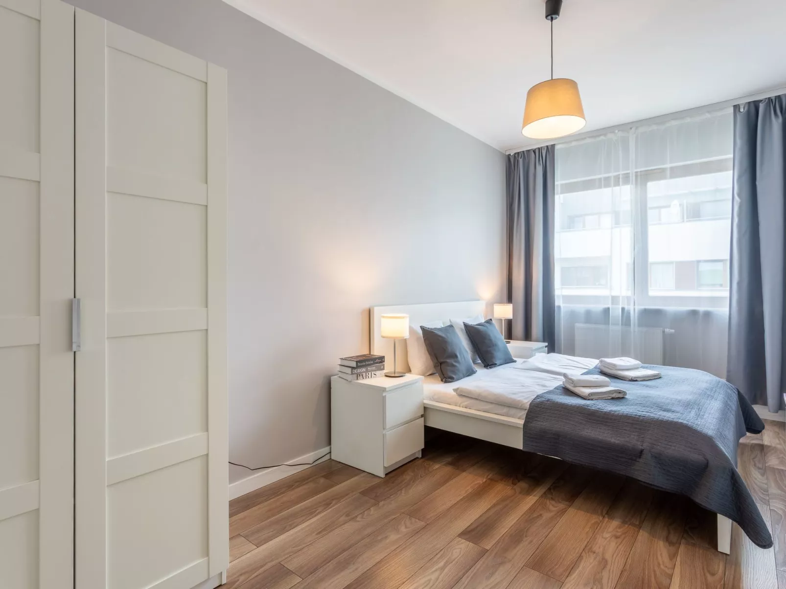 Zuza mit schönem Sonnenbalkon