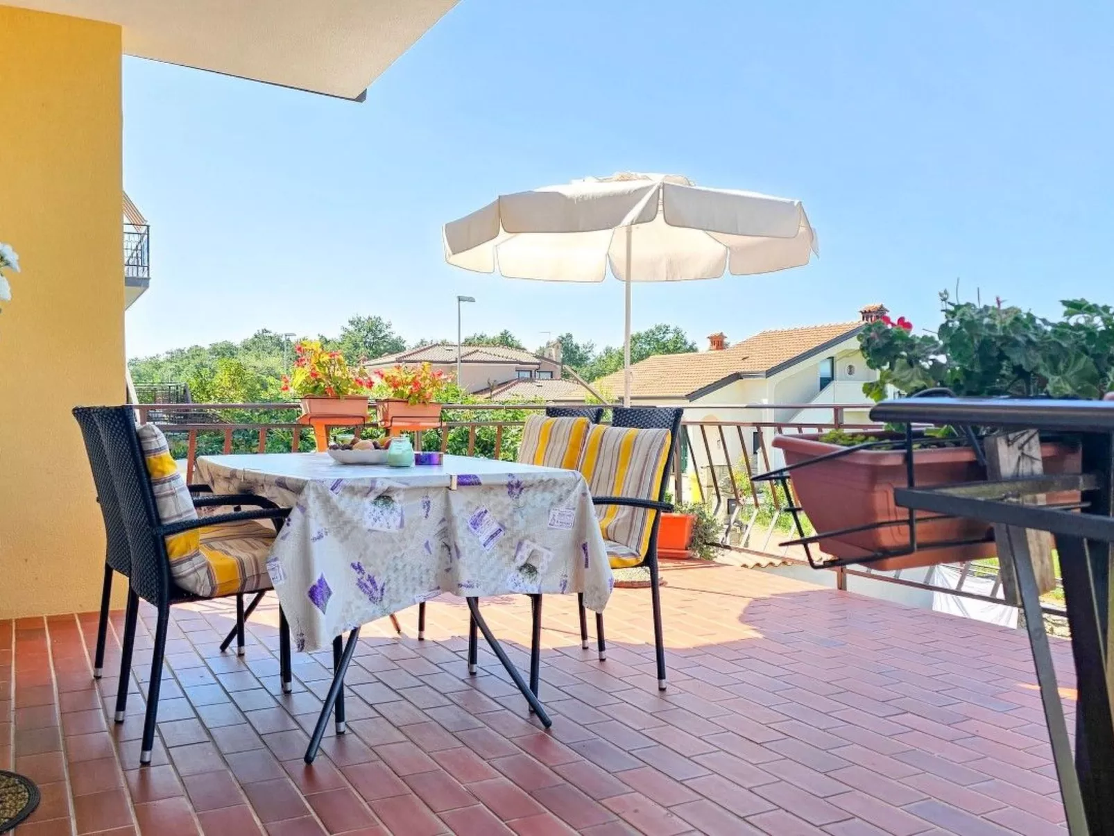 Wohnung für bis zu 6 Personen mit Schwimmbad-Draußen