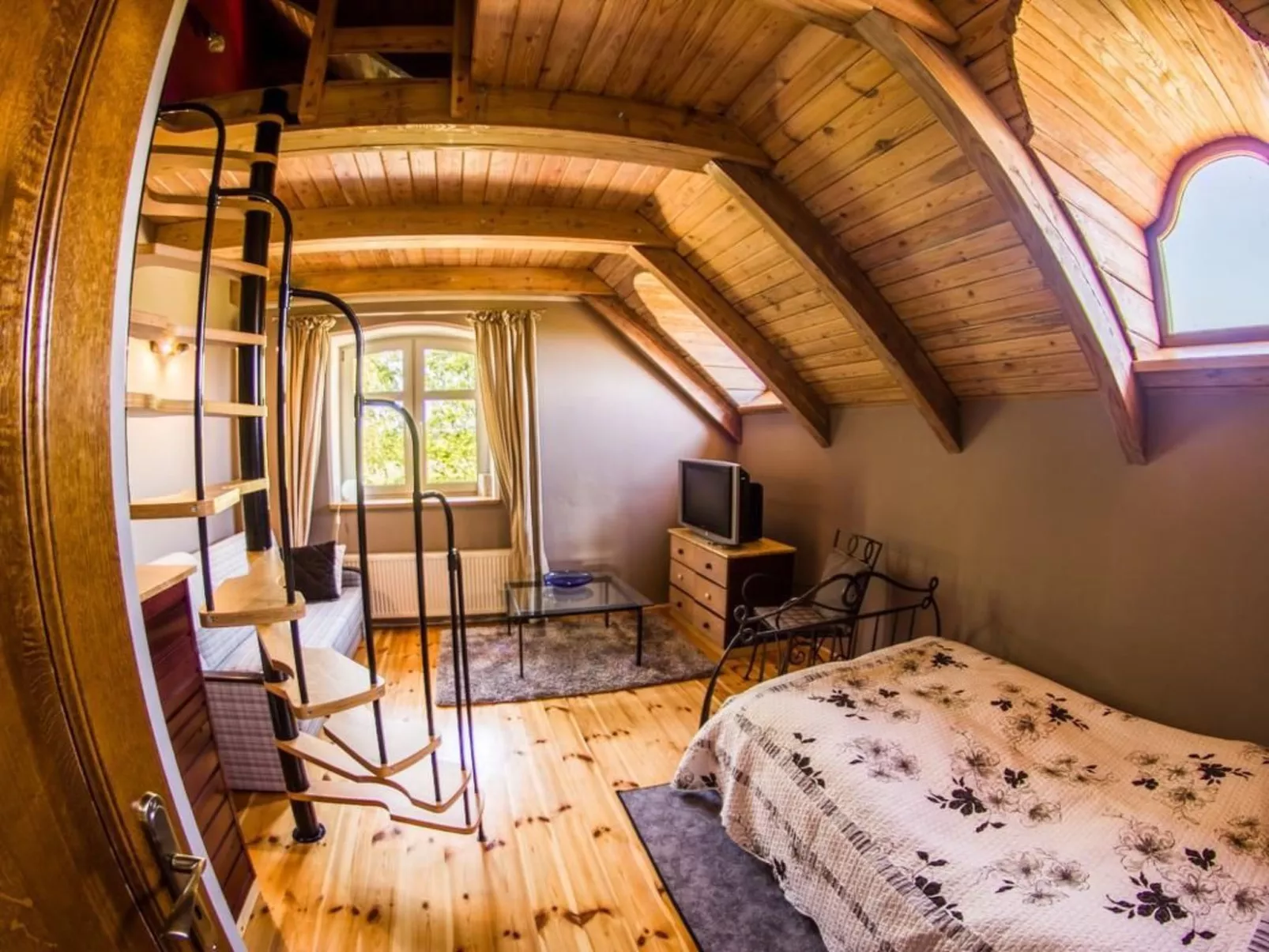 In Szopa mit Garten und Terrasse