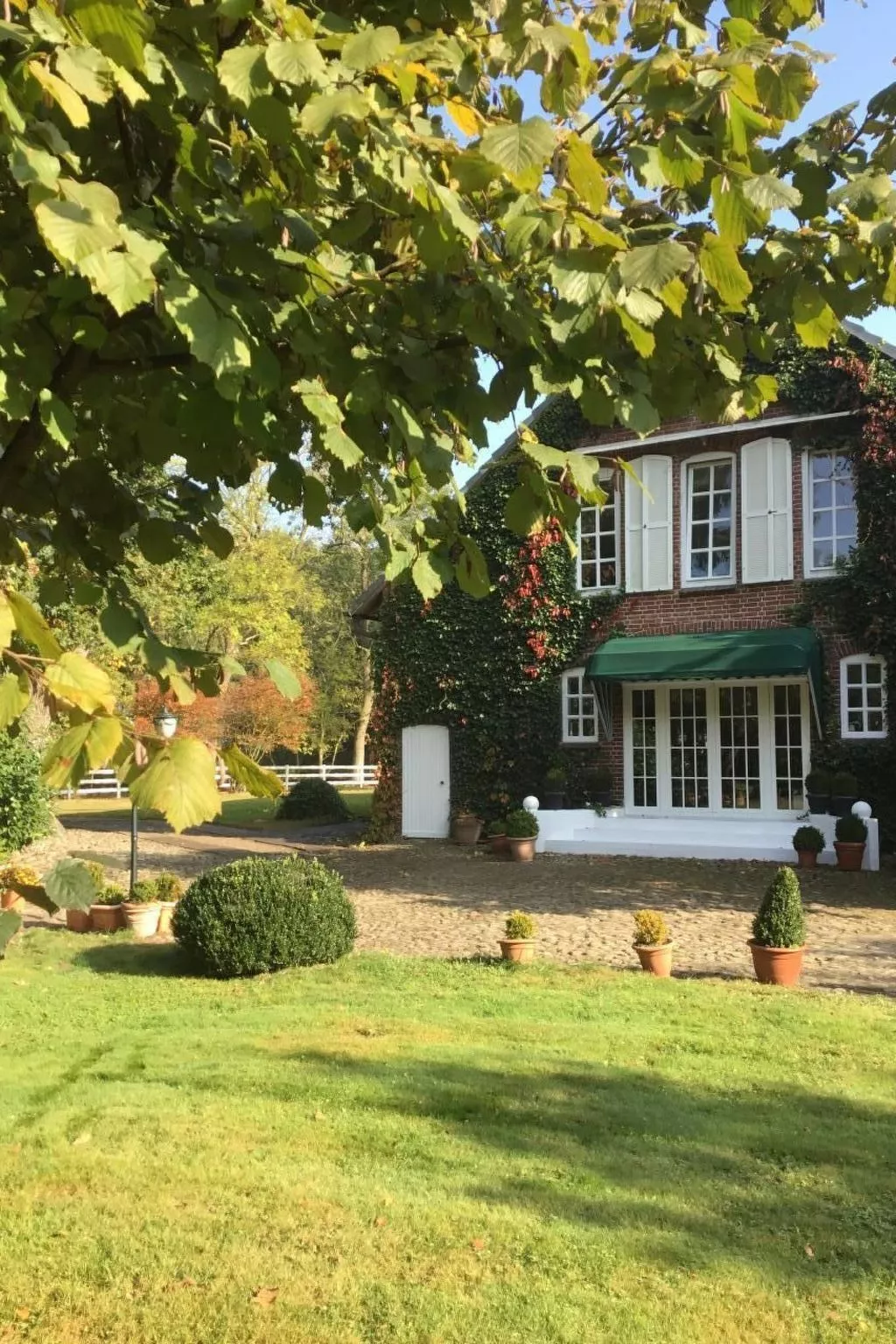 Landgut mit Blick auf das Wasser