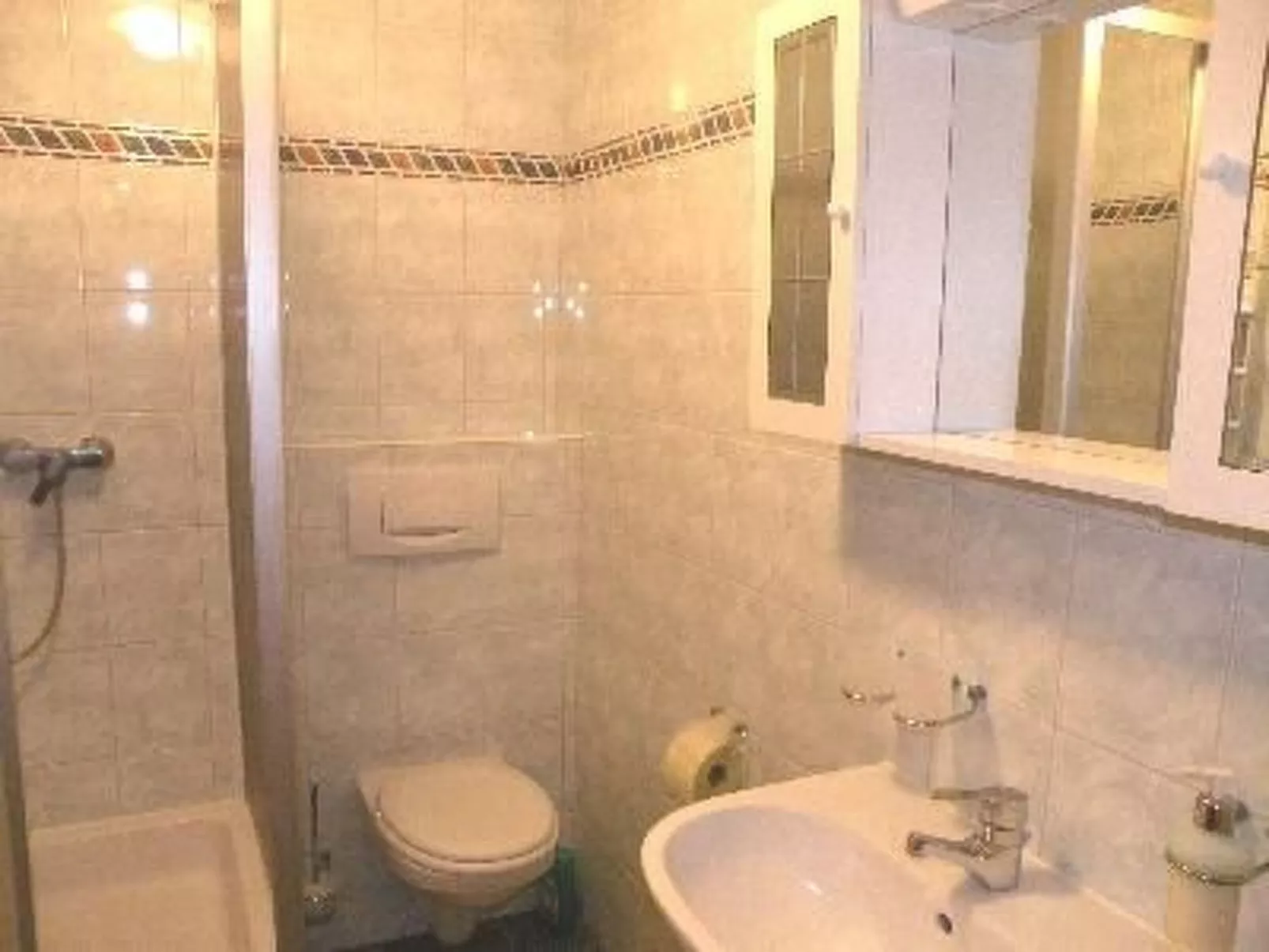 Modernes Ferienhaus in Granitzen mit Grill-Dedans