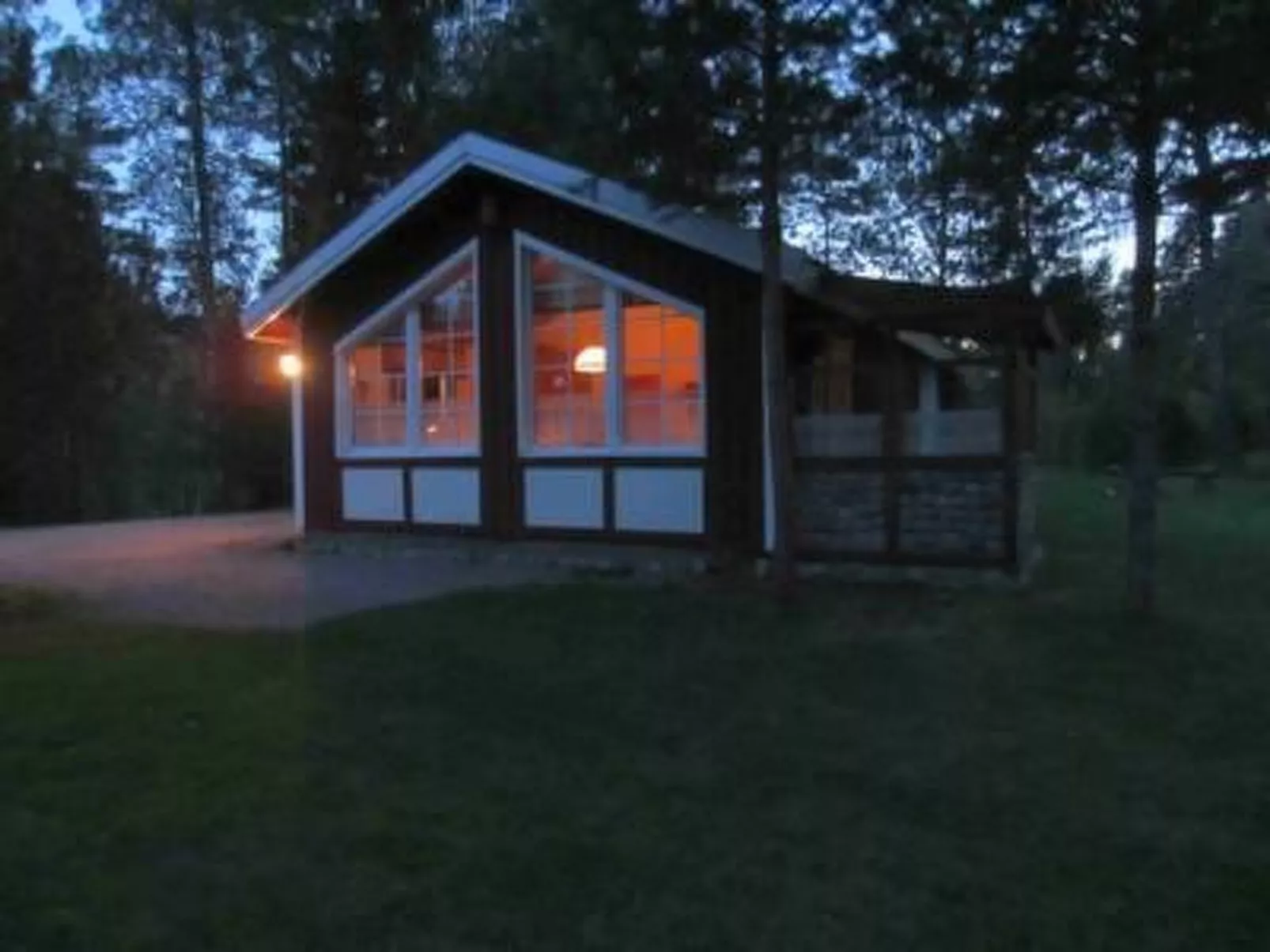 Haus Lena auf großem Grundstück am Waldrand