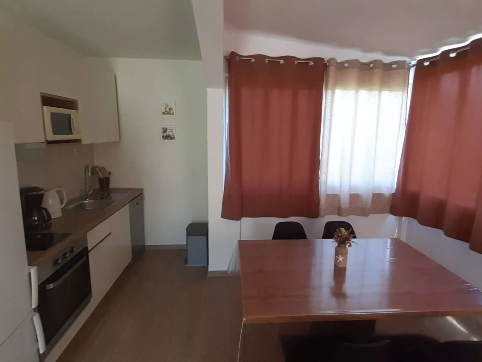 "Grüne" Wohnung mit Swimmingpool