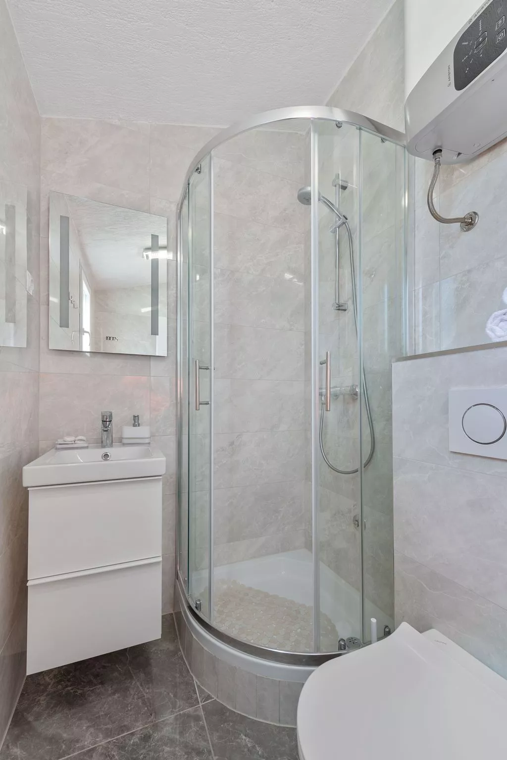 Villa Almas mit Schwimmbad, Fitnessraum, Tennisplatz-Drinnen