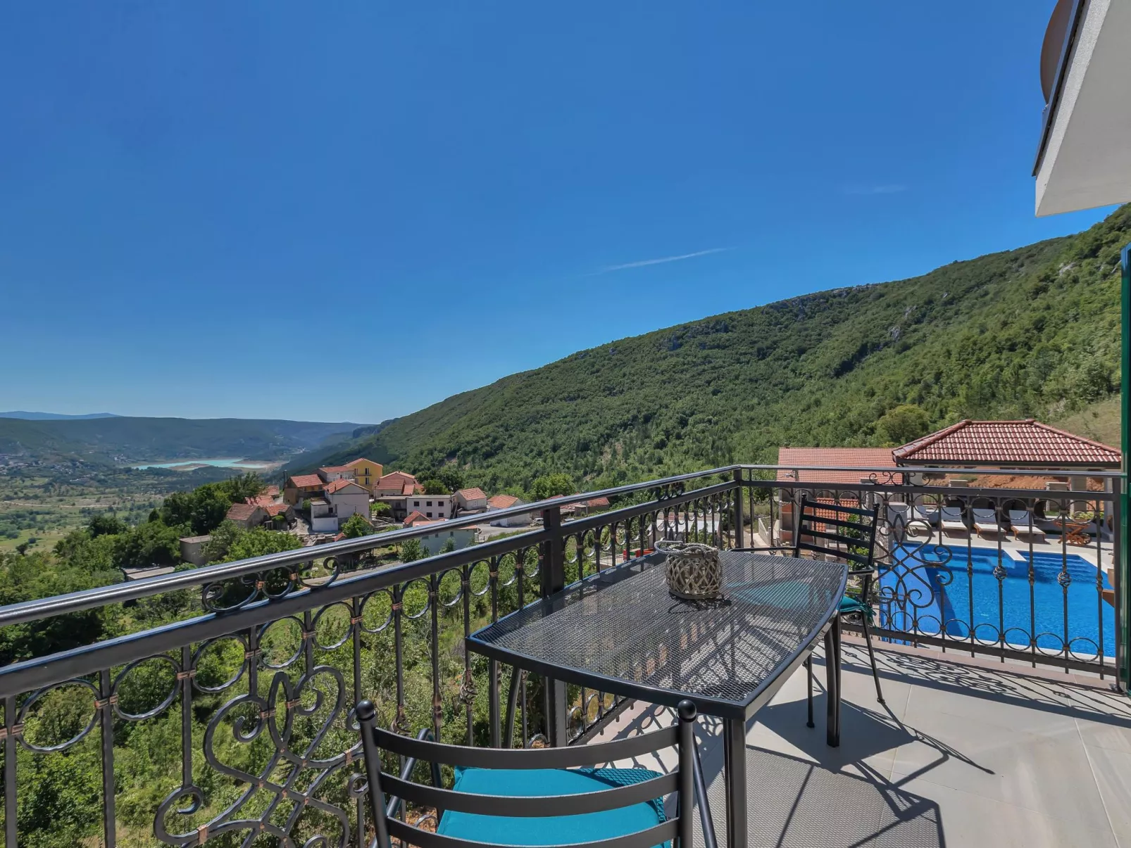 Villa mit Panorama-Image-tags.info