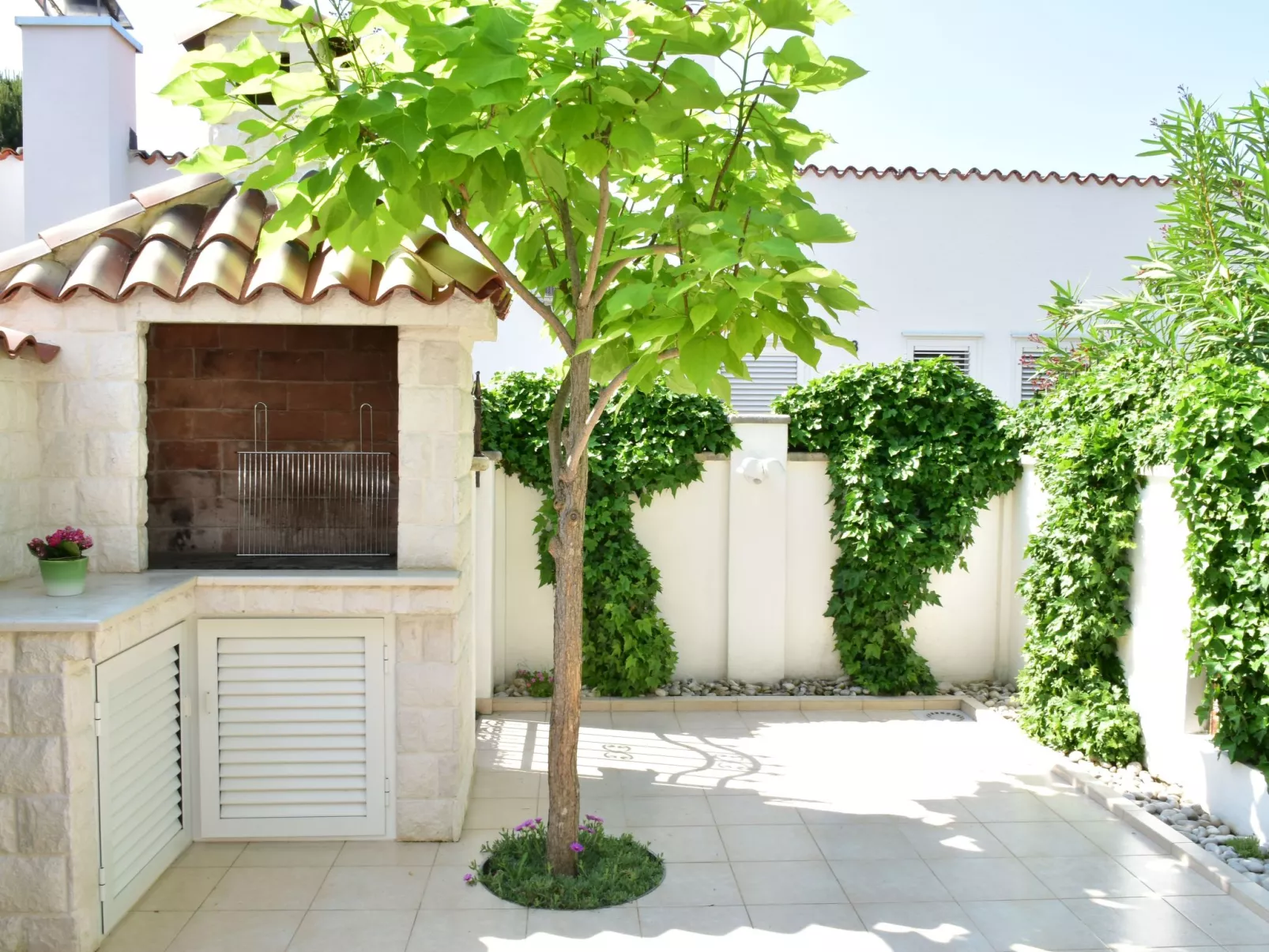 Mit Blick auf das Wasser