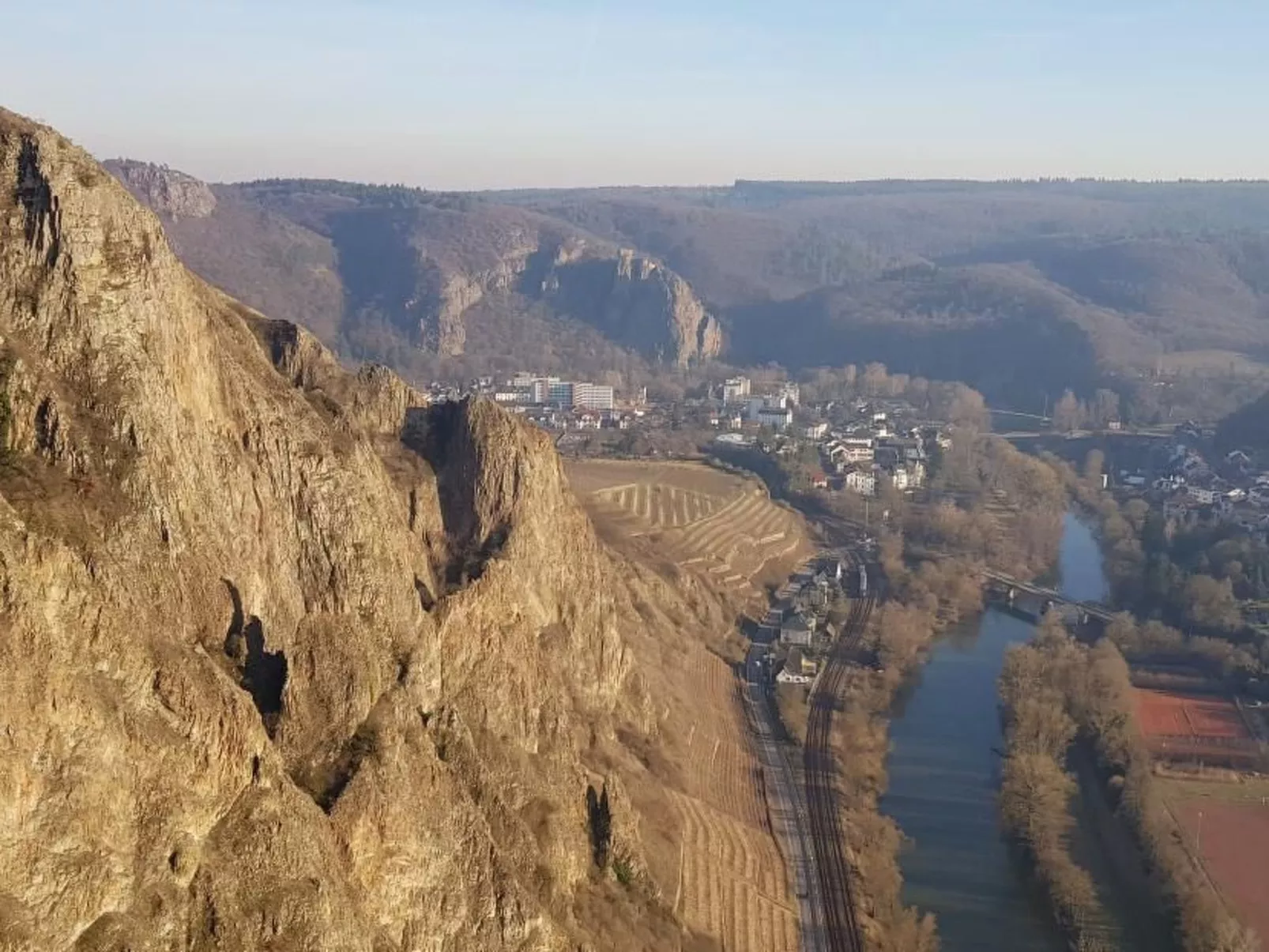 Mit Blick auf das Wasser-Dehors