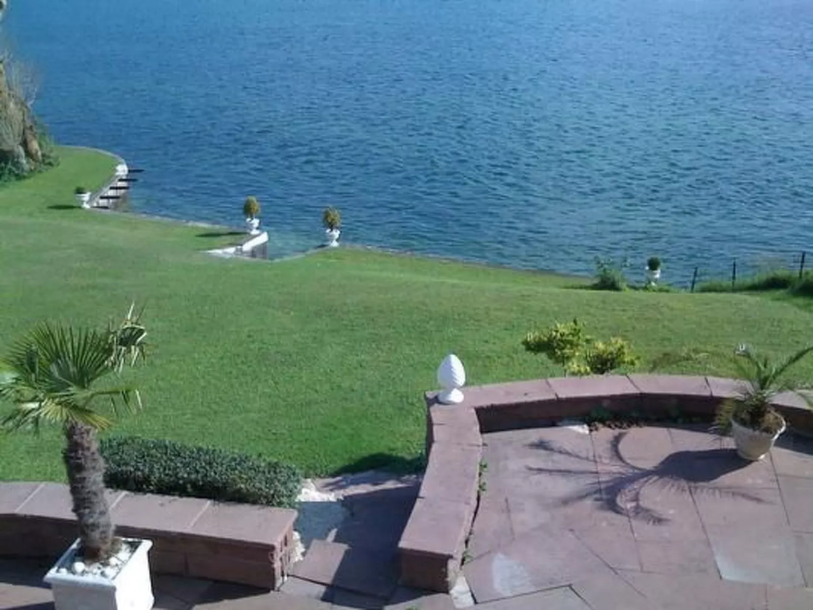 Haus am See mit direktem Seeanstoss