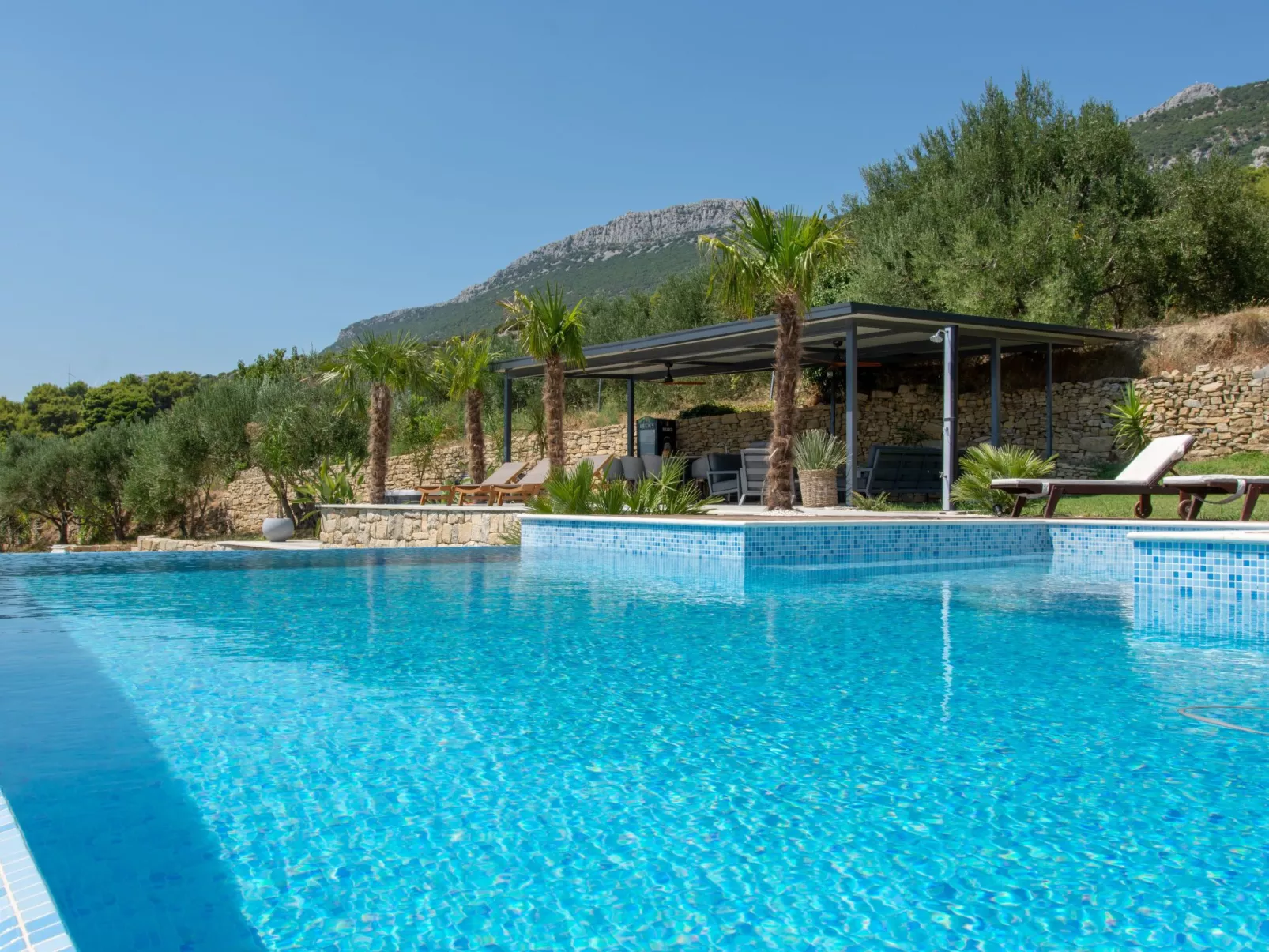 Haus für 9 Personen und 1 Kind in Kastel Luksic