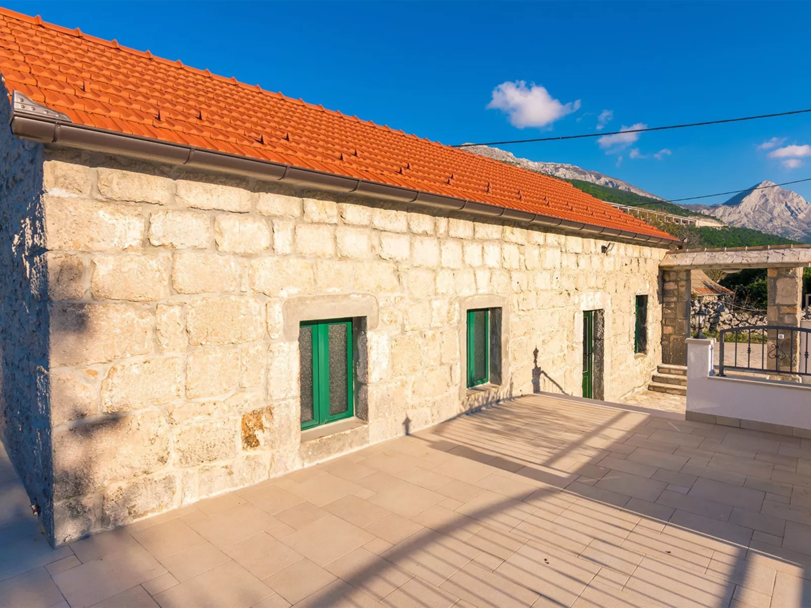 Stipanovi Dvori mit Bergblick-Outside