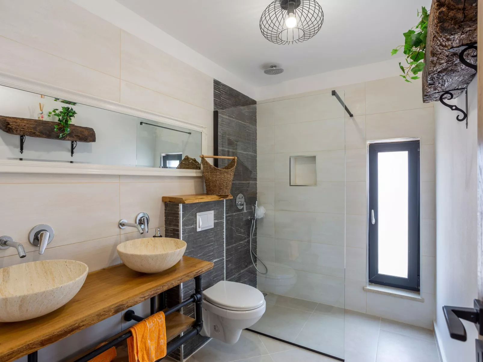 Schönes Ferienhaus in Modrusani mit Großem Garten