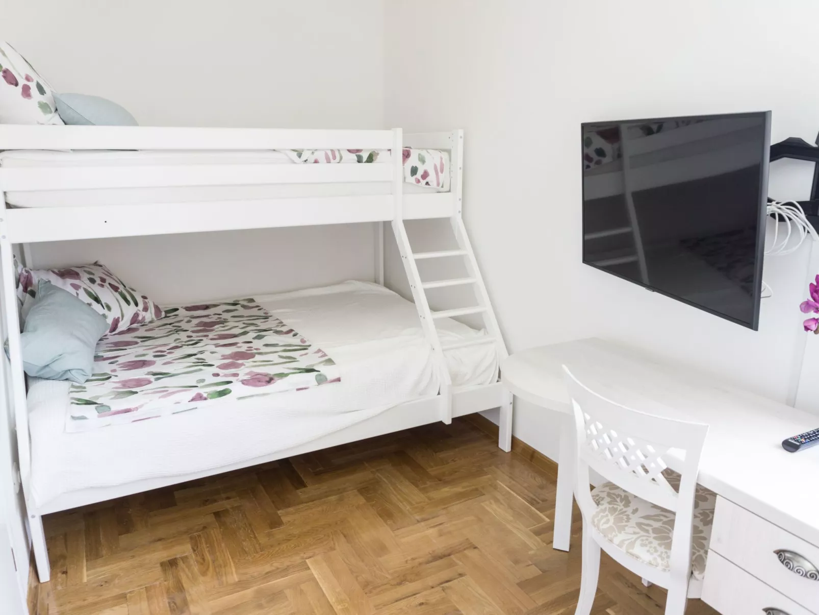 Nettes Ferienhaus in Smoljanci mit Privatem Pool-Drinnen