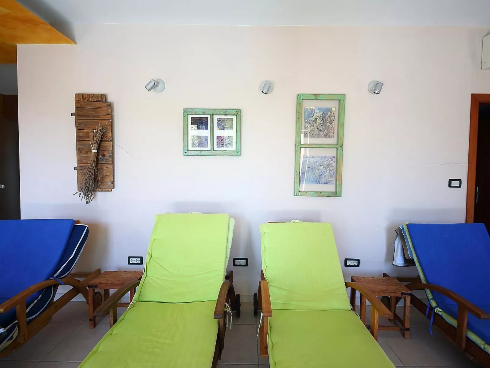 In Barat mit privatem Pool-Inside