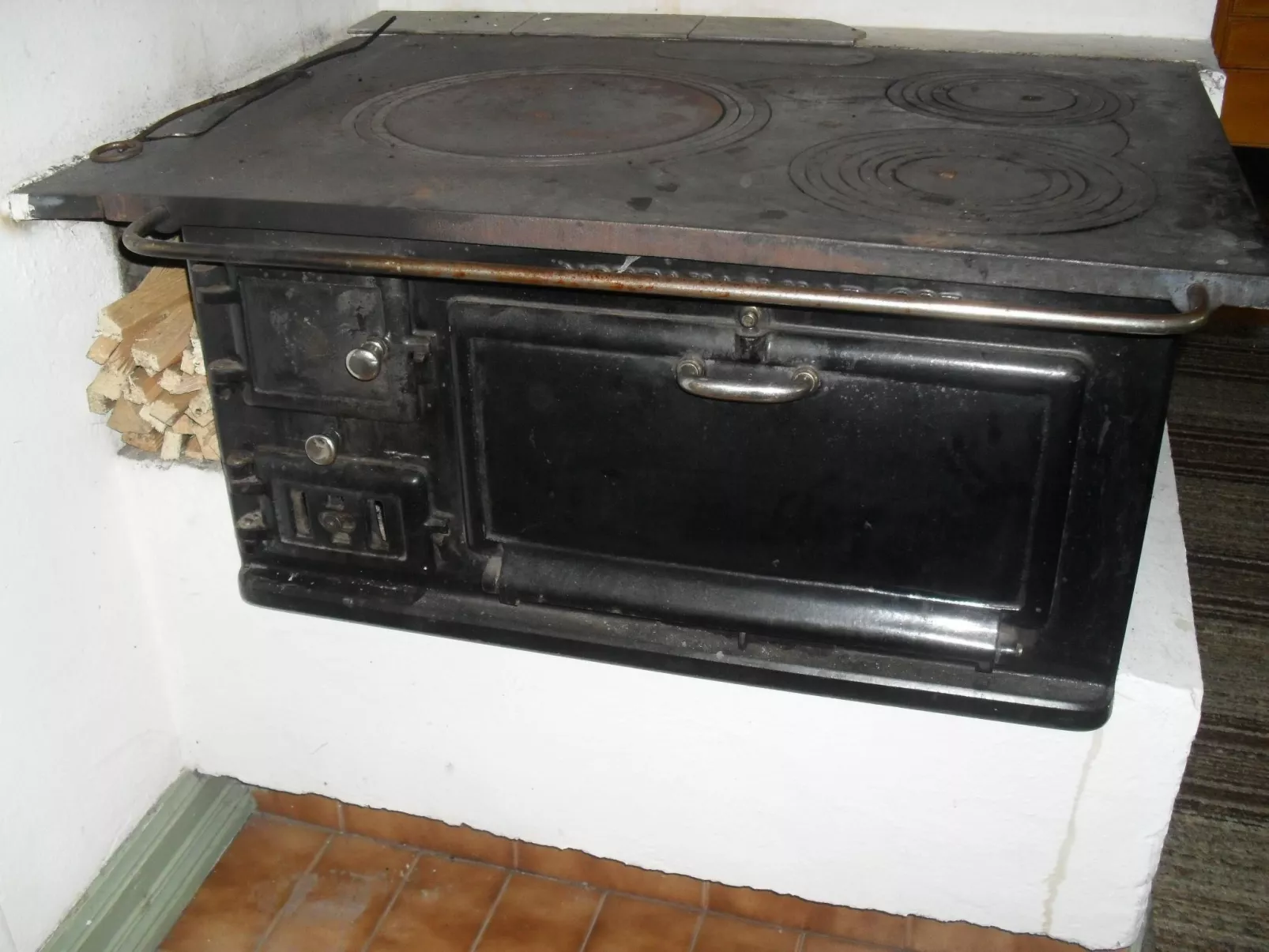 Geräumiges Ferienhaus für Konsum-Aussteiger-Drinnen