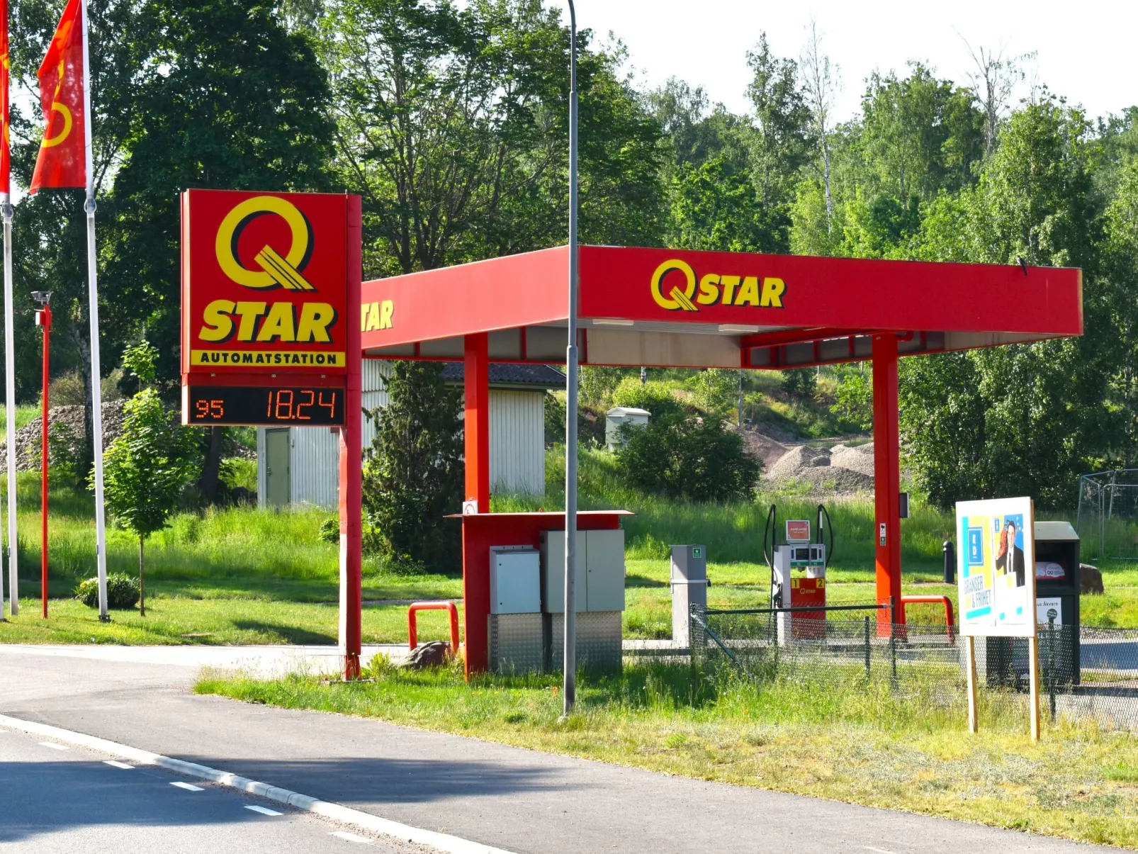 Typisch schwedisches Ferienhaus mit Garten-Dehors