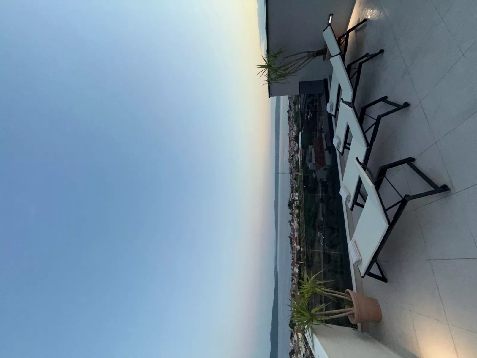 "Magnificent Lux View"-Outside