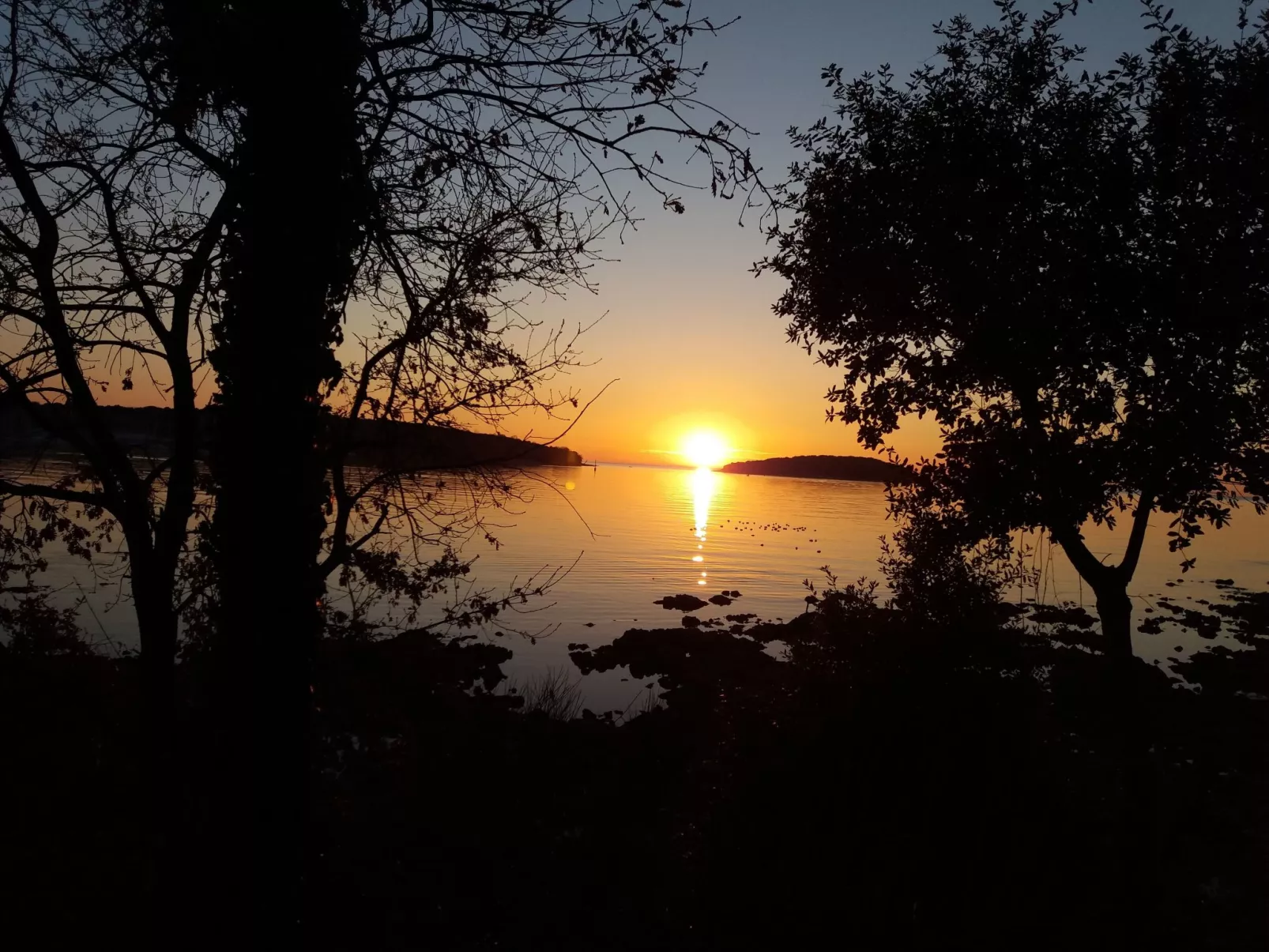 Freistehender Bungalow Perla mit Garten und Grill-Draußen