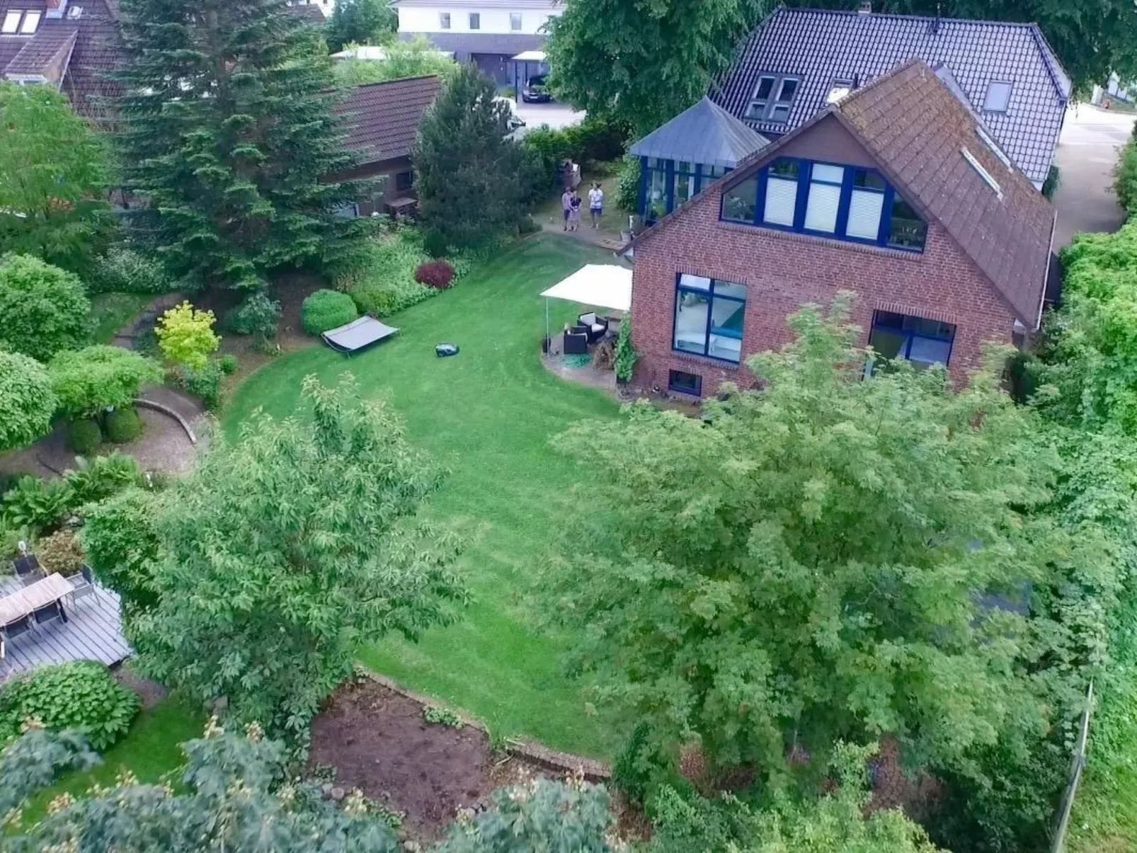 Mit Stellplatz mitten im Grünen