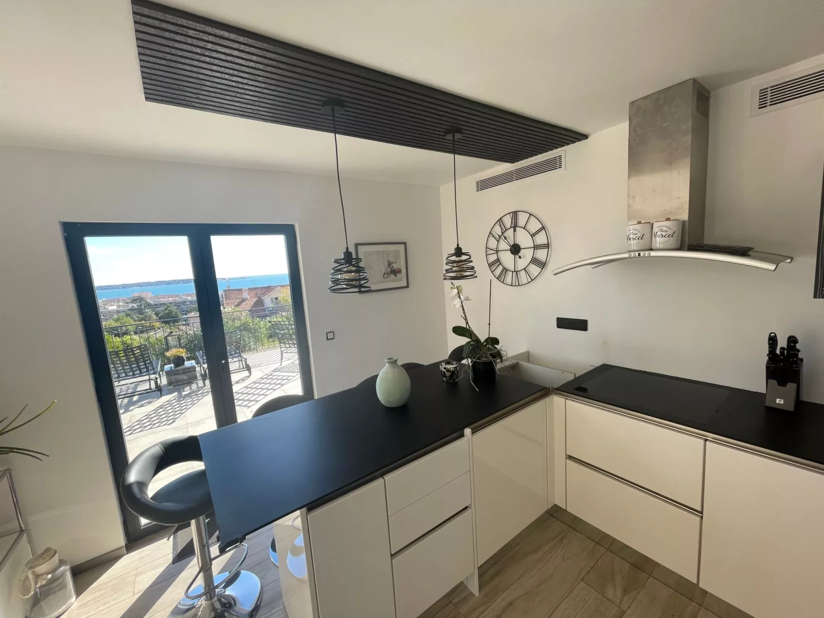 Ferienvilla mit Blick auf das Wasser-Outside