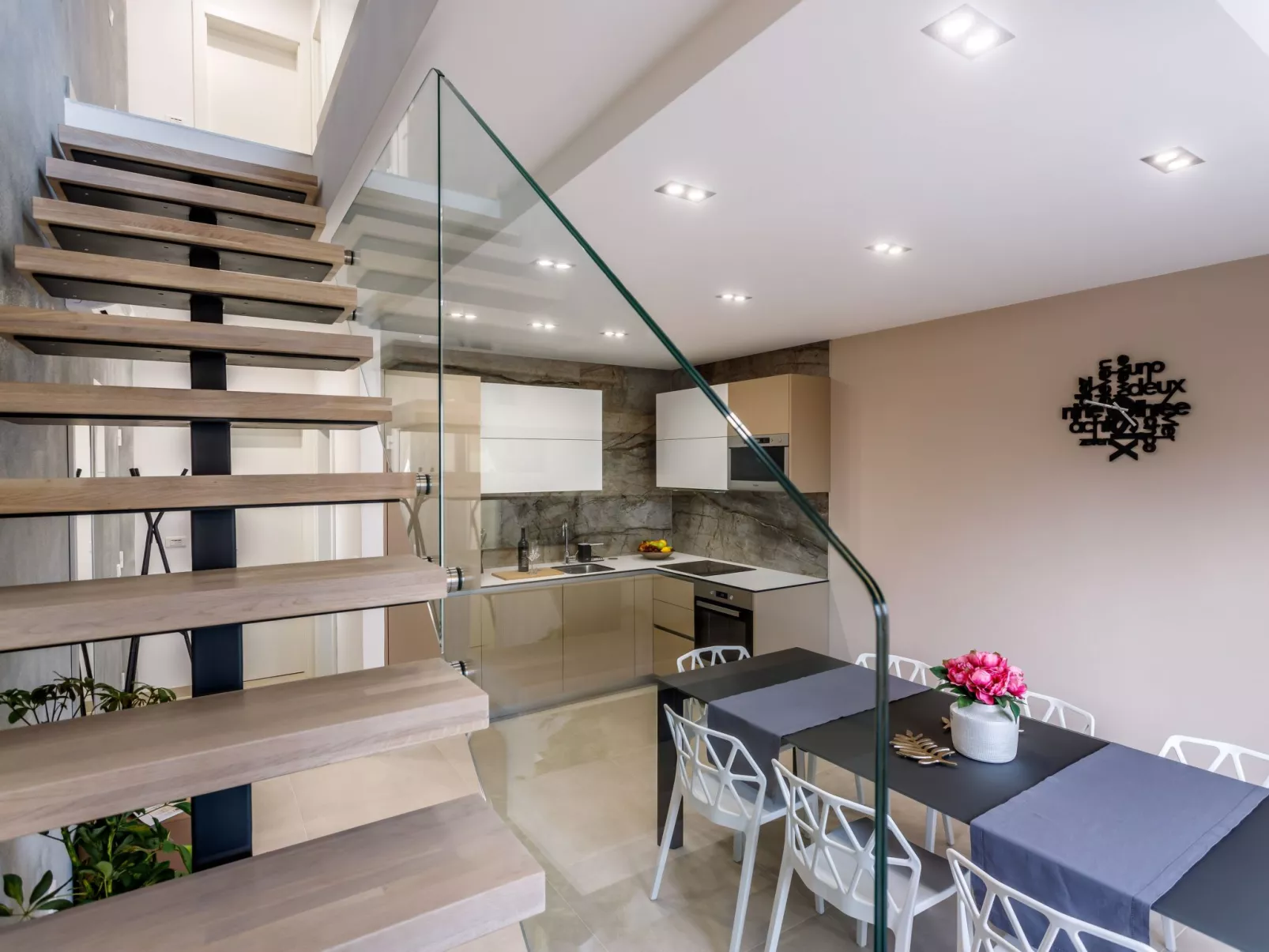 "Villa Tango2" mit Blick auf das Wasser-Drinnen