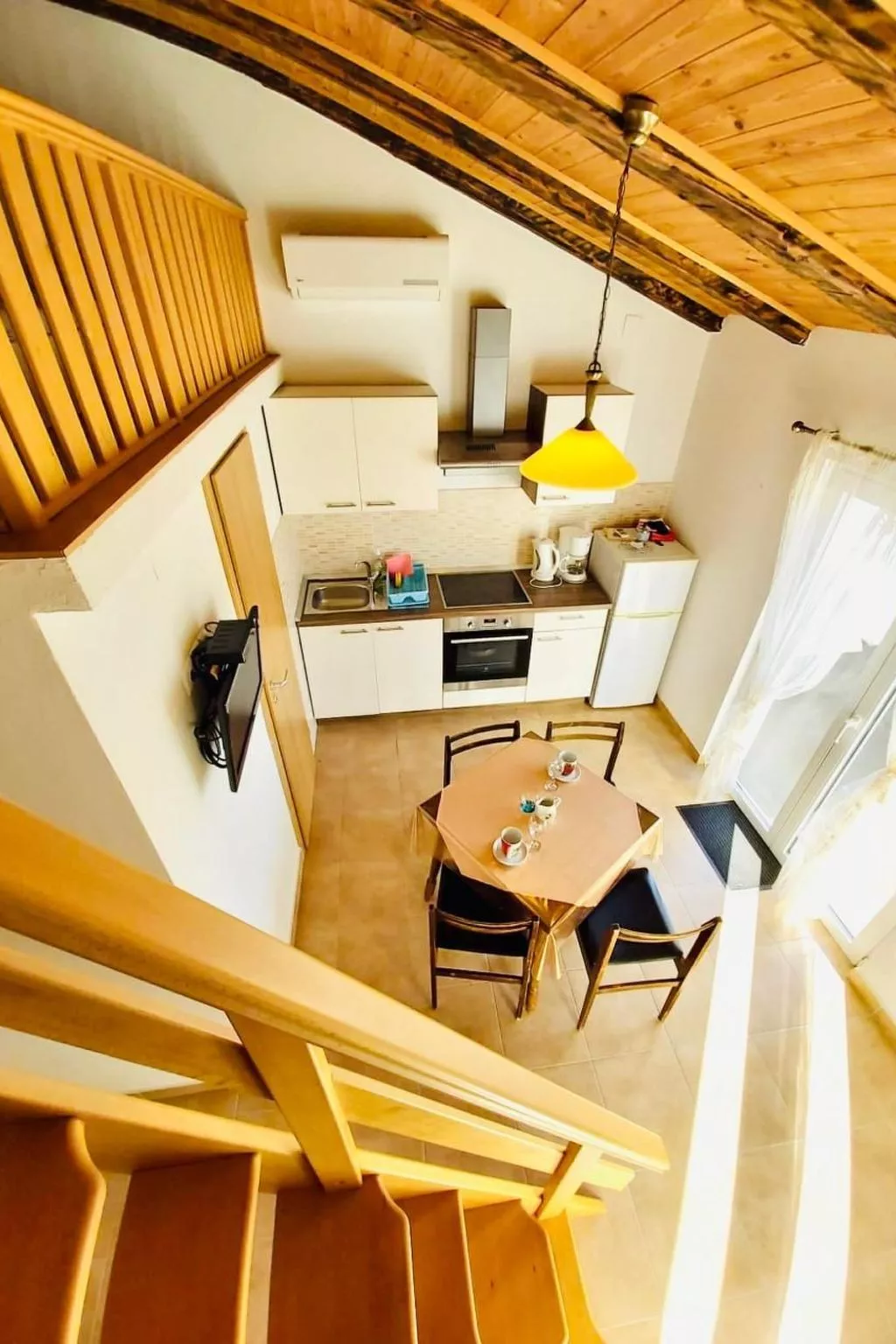 Dachgeschosswohnung auf zwei Etagen mit schönem Meerblick