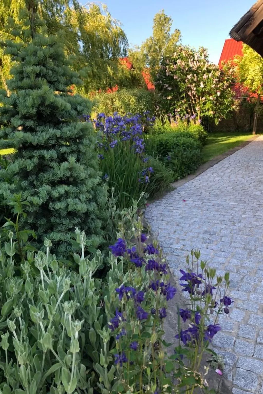 In Gąski mit Gepflegtem Garten