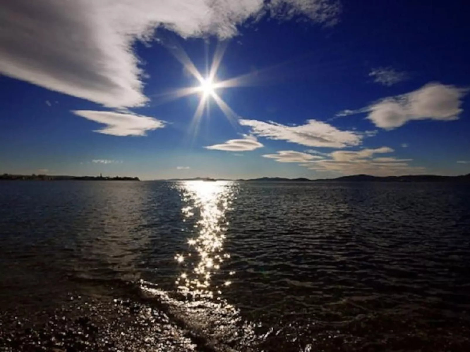 Mit Privatparkplatz-Draußen