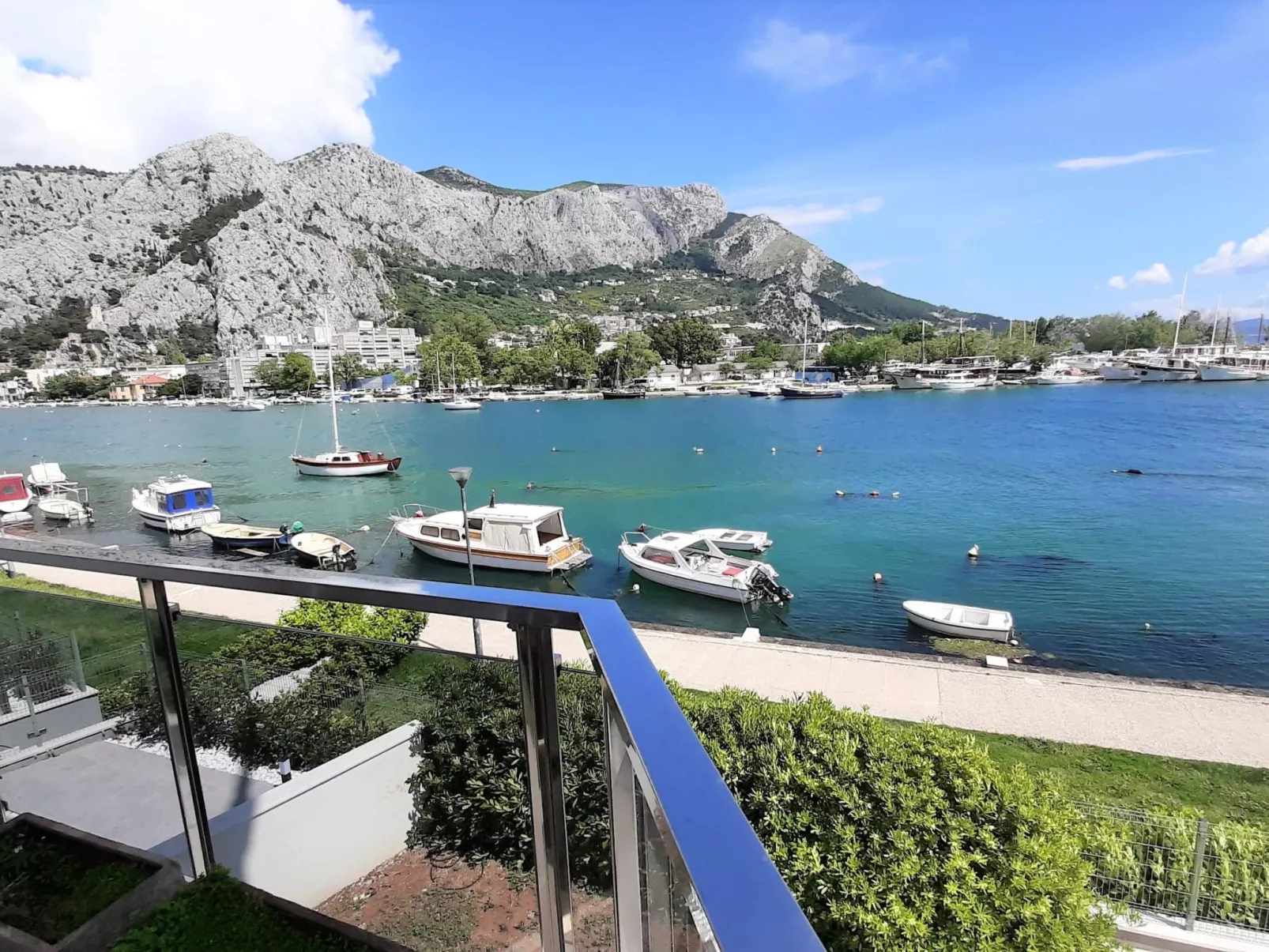 Stylisches Studio mit atemberaubendem Ausblick-Draußen