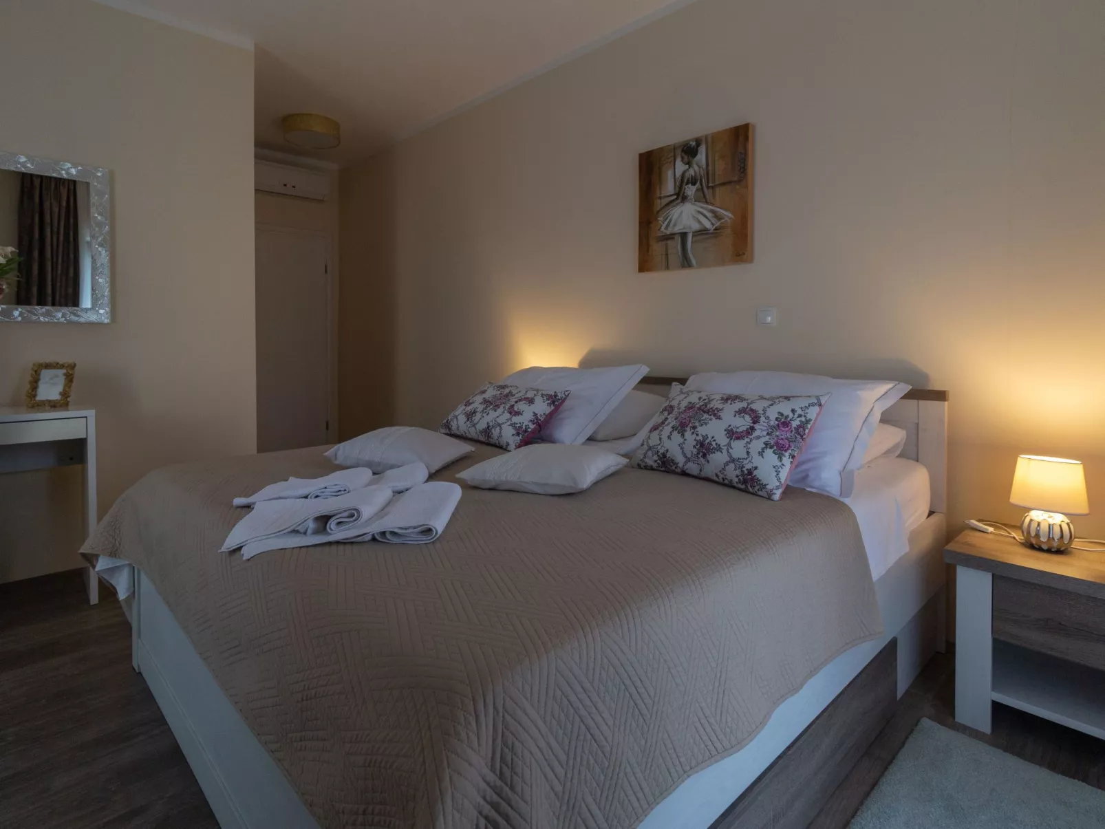 Villa mit Garten, Grill und Terrasse-Drinnen