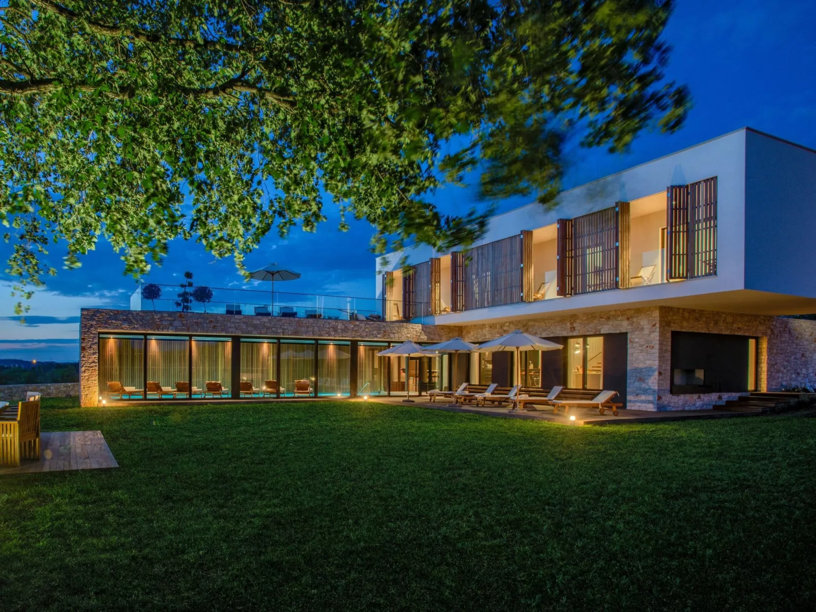 Für 6 Personen und 4 Kinder in Porec-Jurici, Istrien (Westküste von Istrien)-Outside