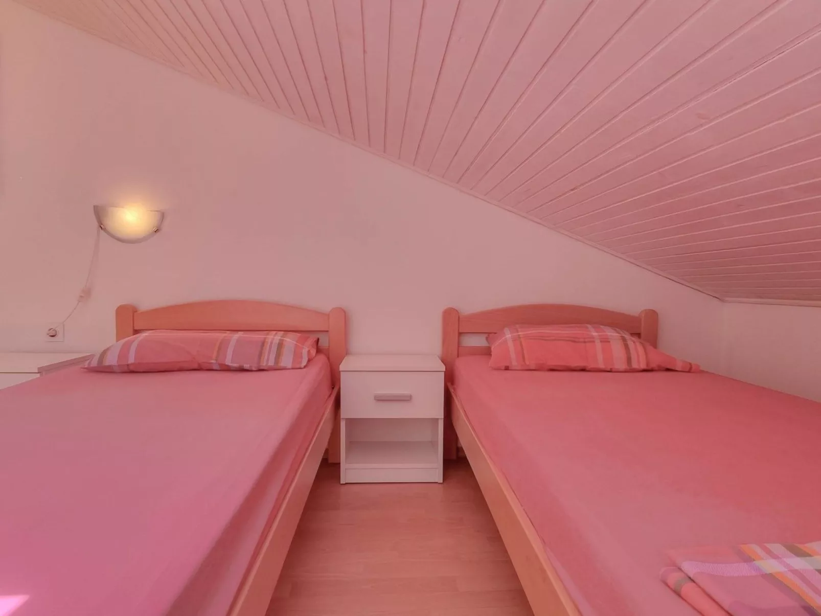 "Davor 8" direkt am Strand-Drinnen