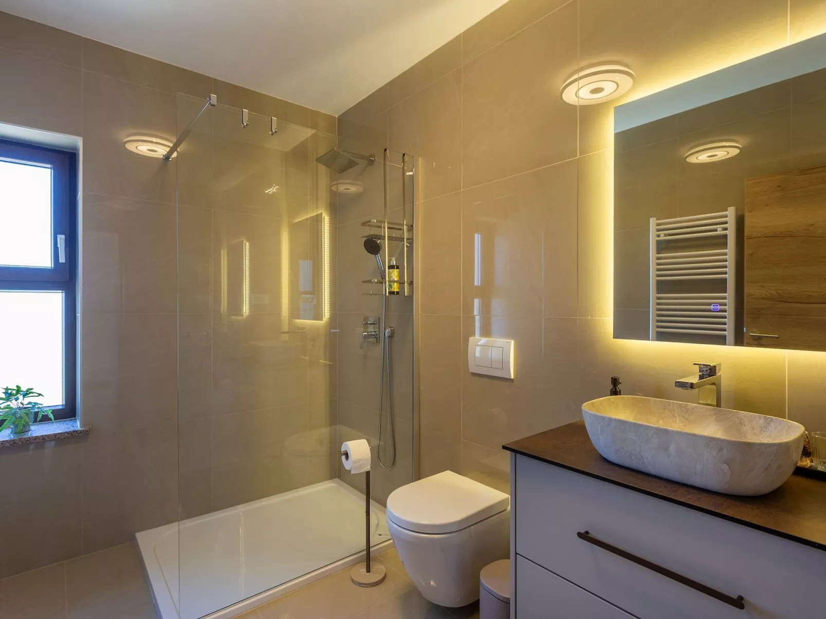 "Luxuriöse App. mit Pool"