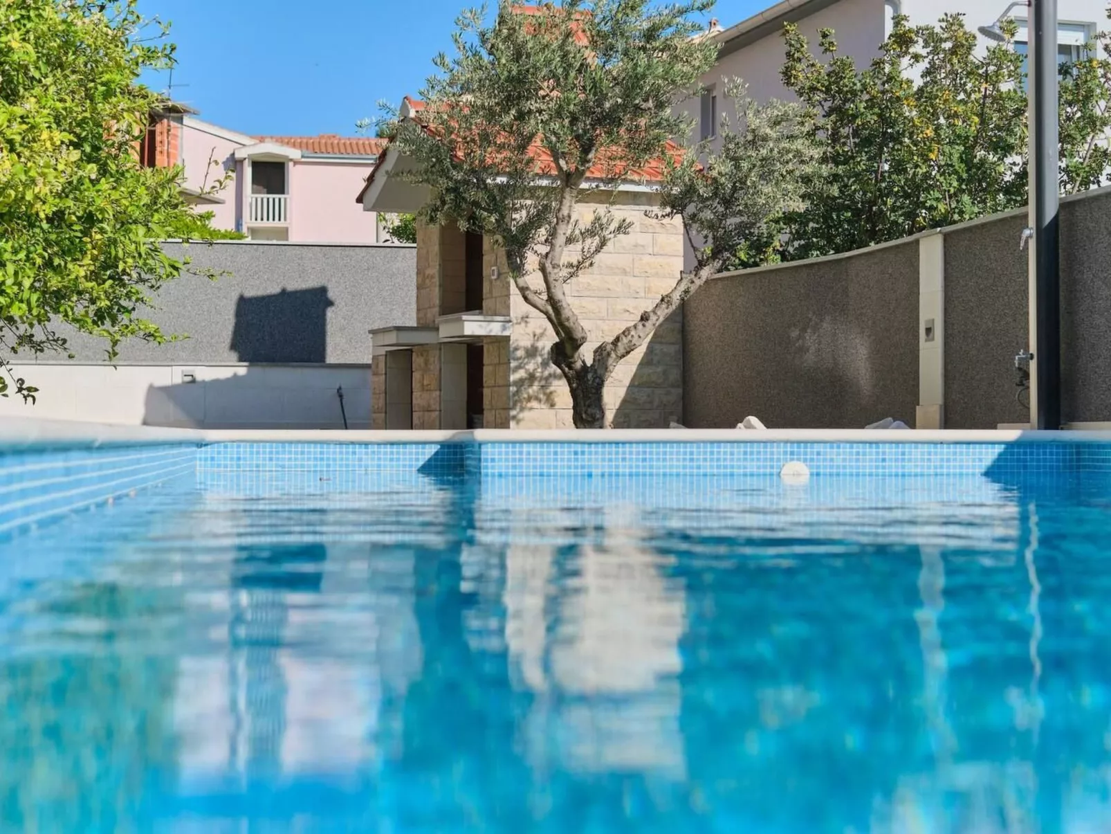 M Charmante Wohnung mit Gemeinschaftspool