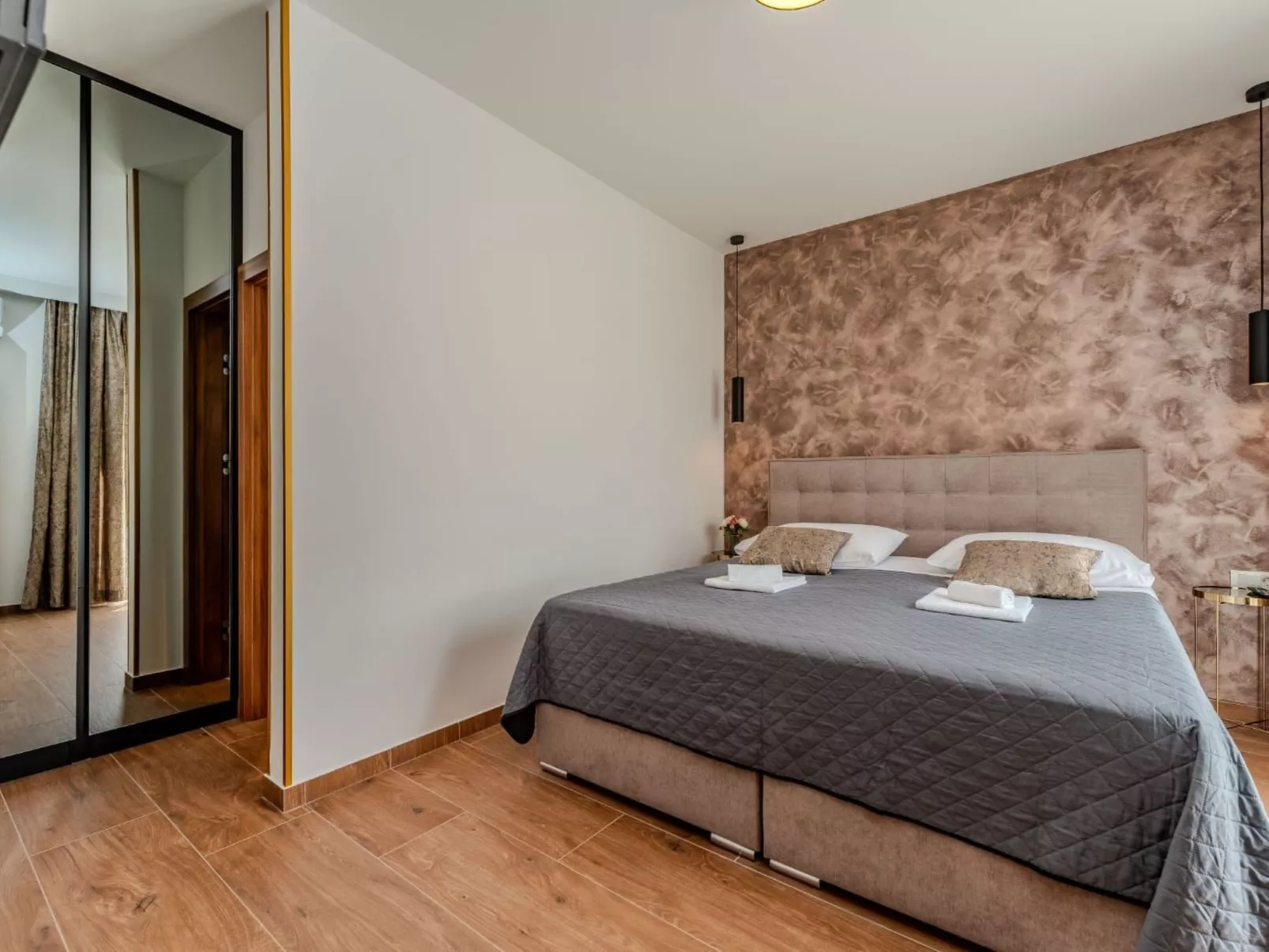 Villa mit beheiztem Pool - von TA Leut Agency-Drinnen